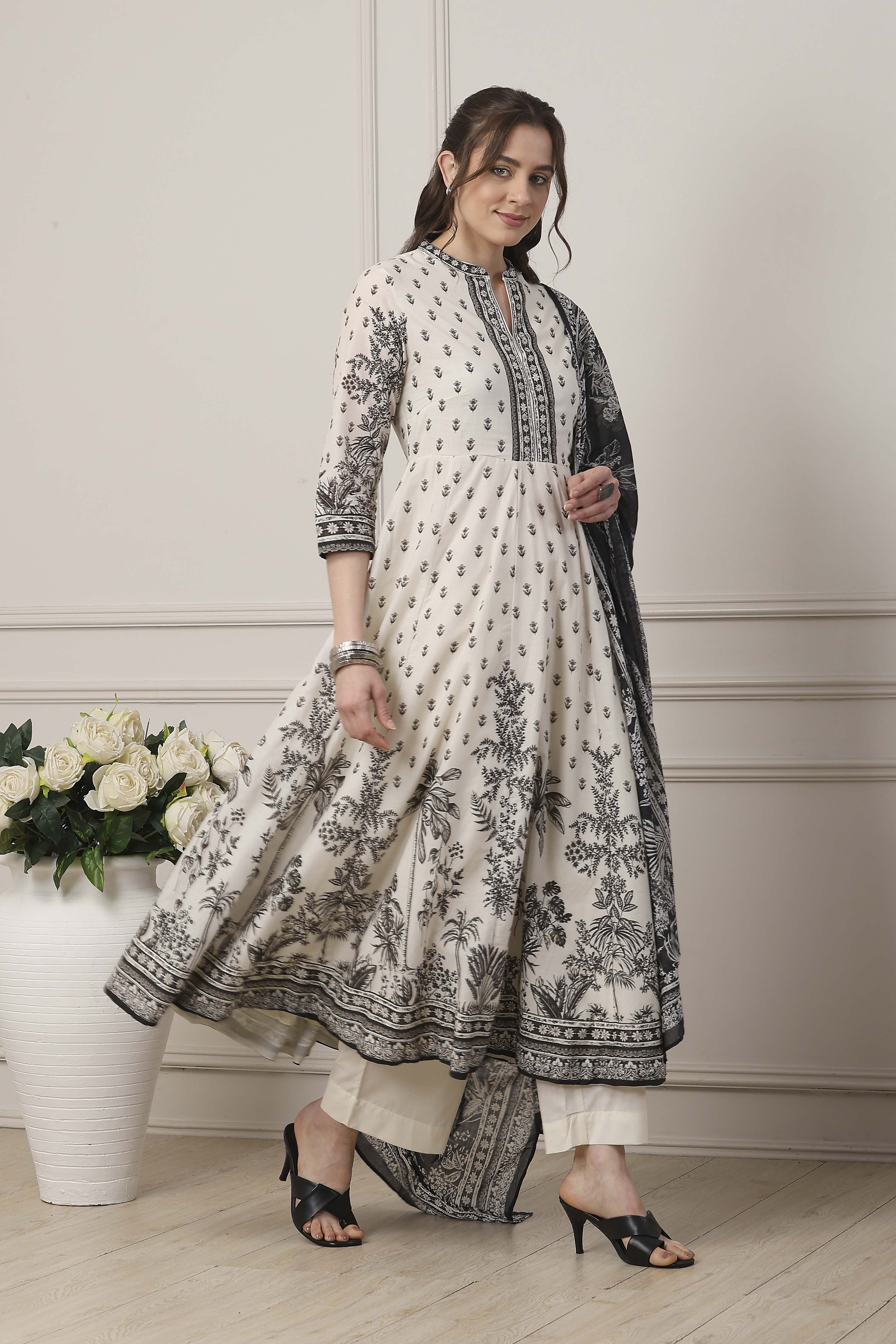 White Cotton Anarkali Suit Set image number 5