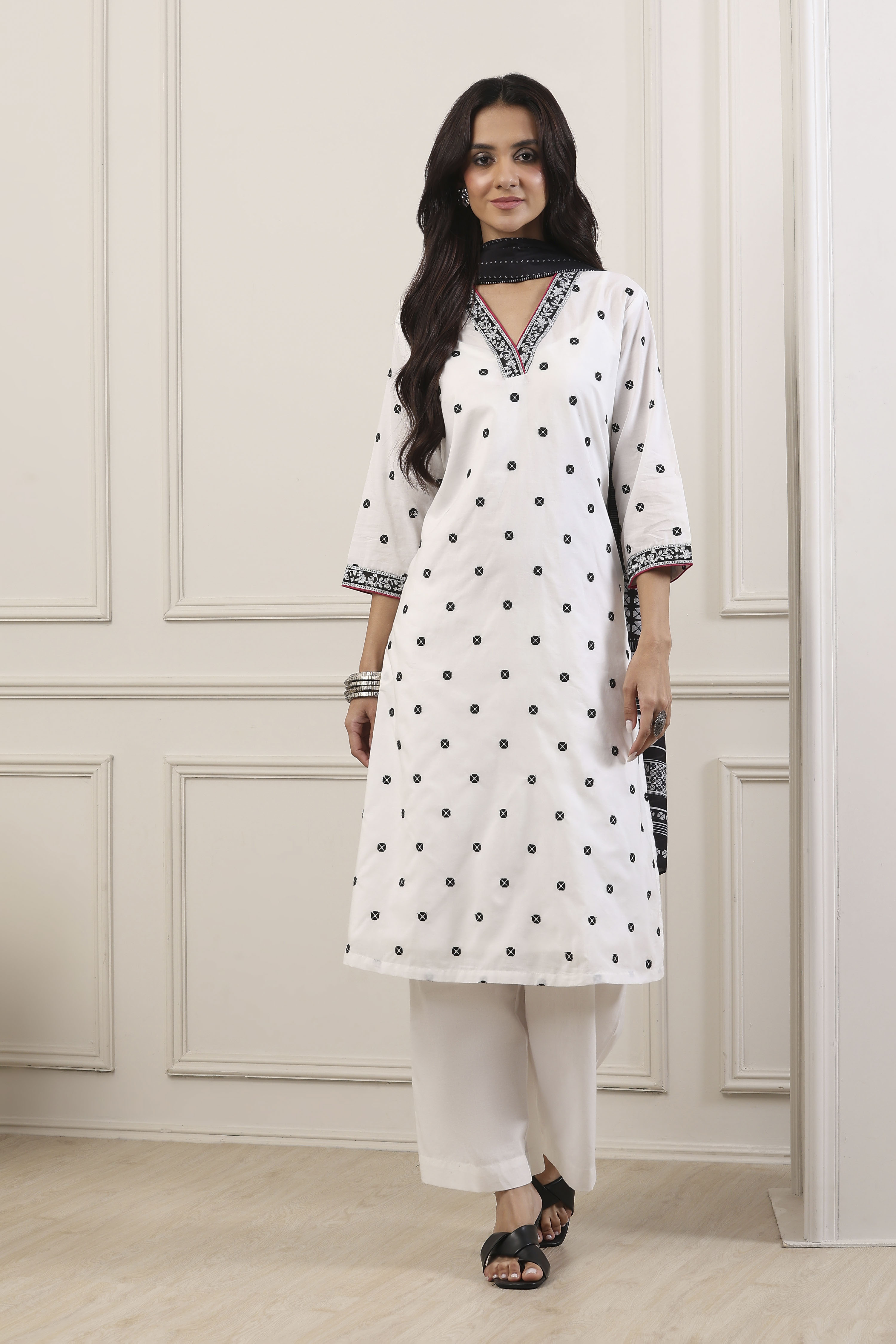 Black Cotton Straight Suit Set image number 6