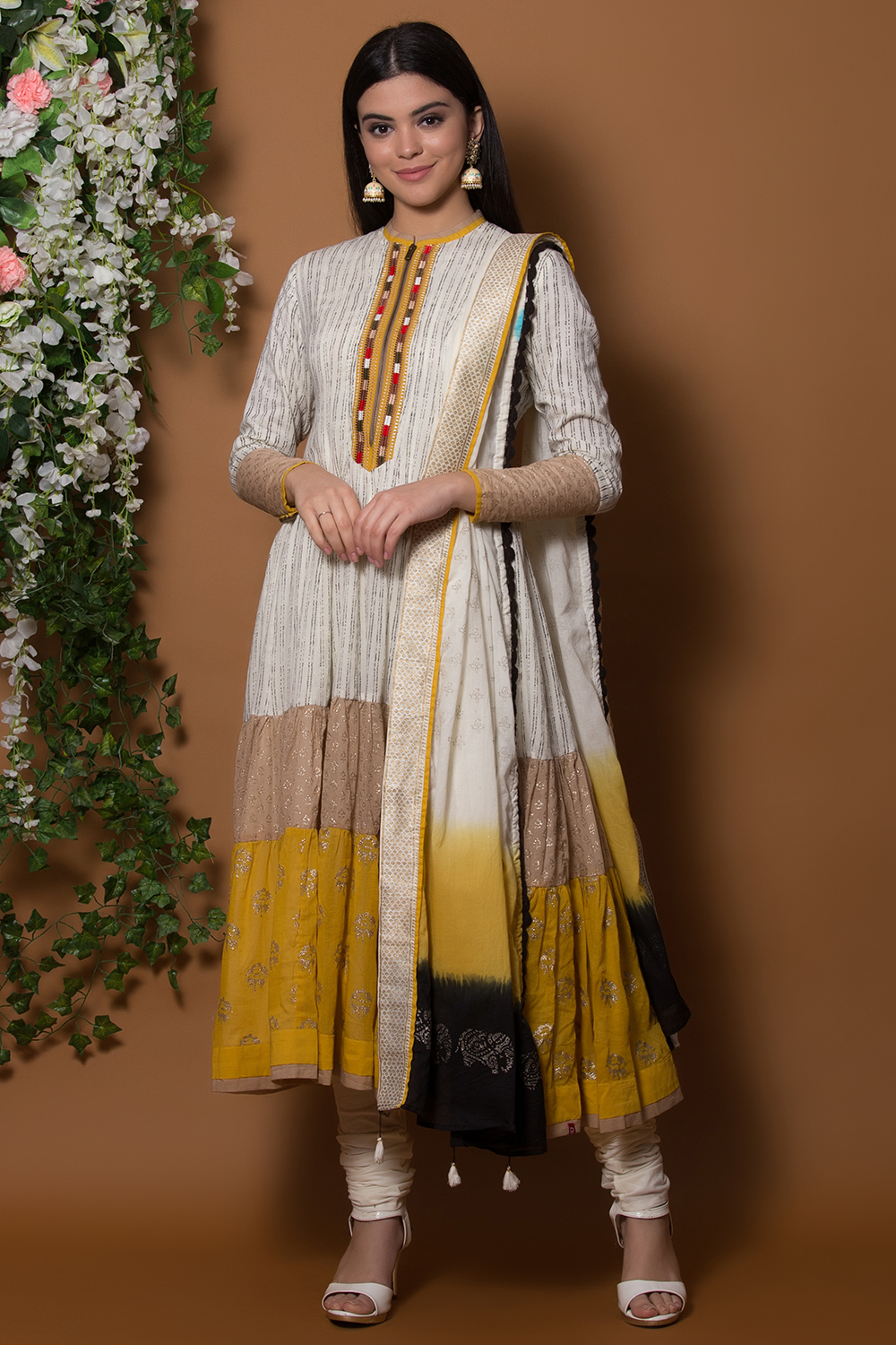 White And Red Flared Suit Set By Anju Modi image number 3