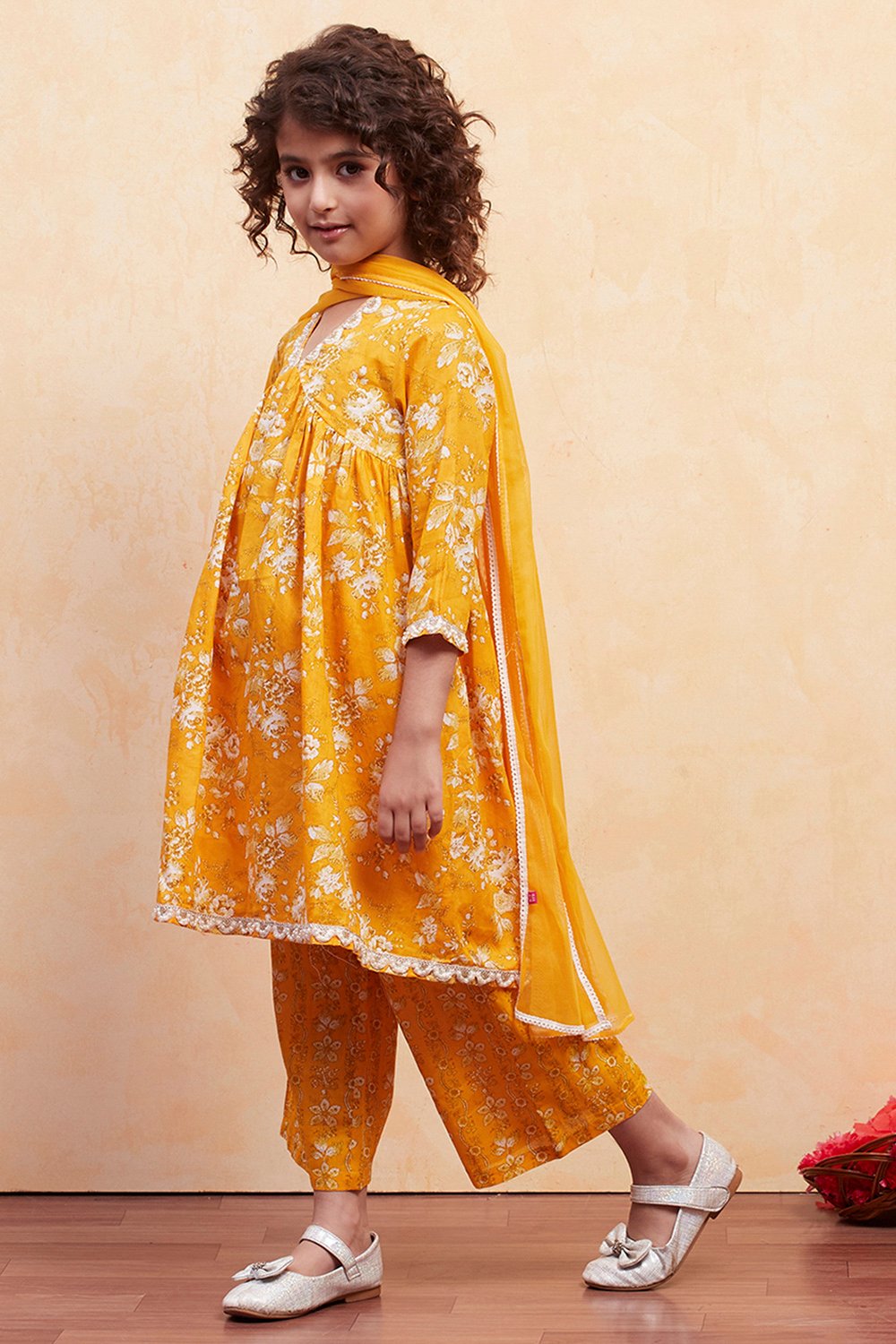 Yellow Cotton Gathered Suit Set image number 3