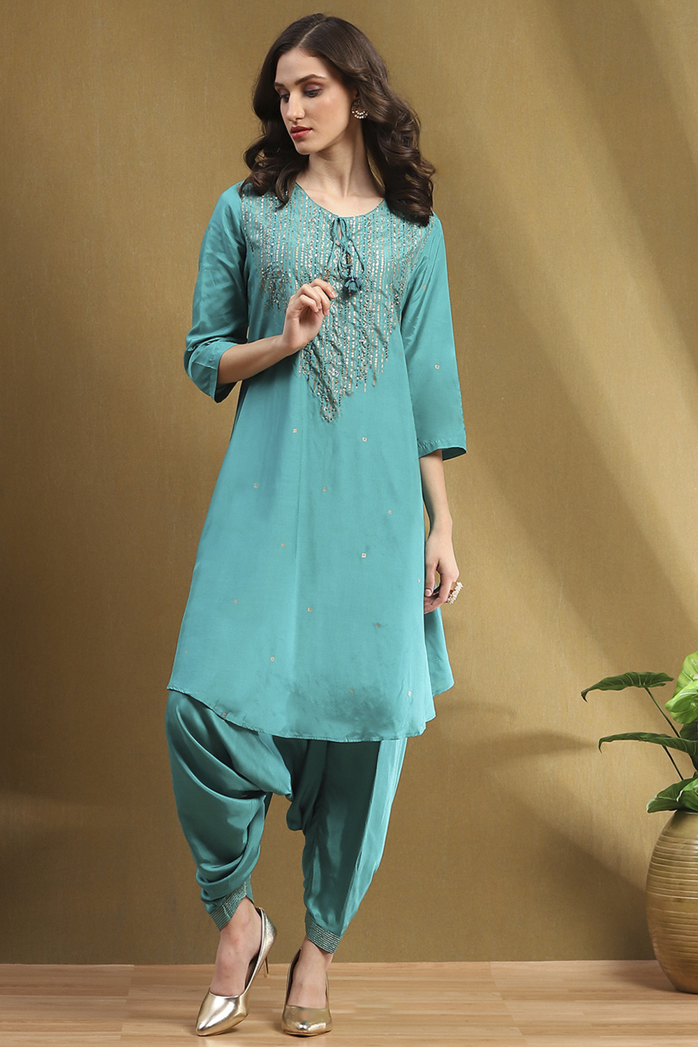 Green Viscose Printed Festive Straight Kurta Set image number 0