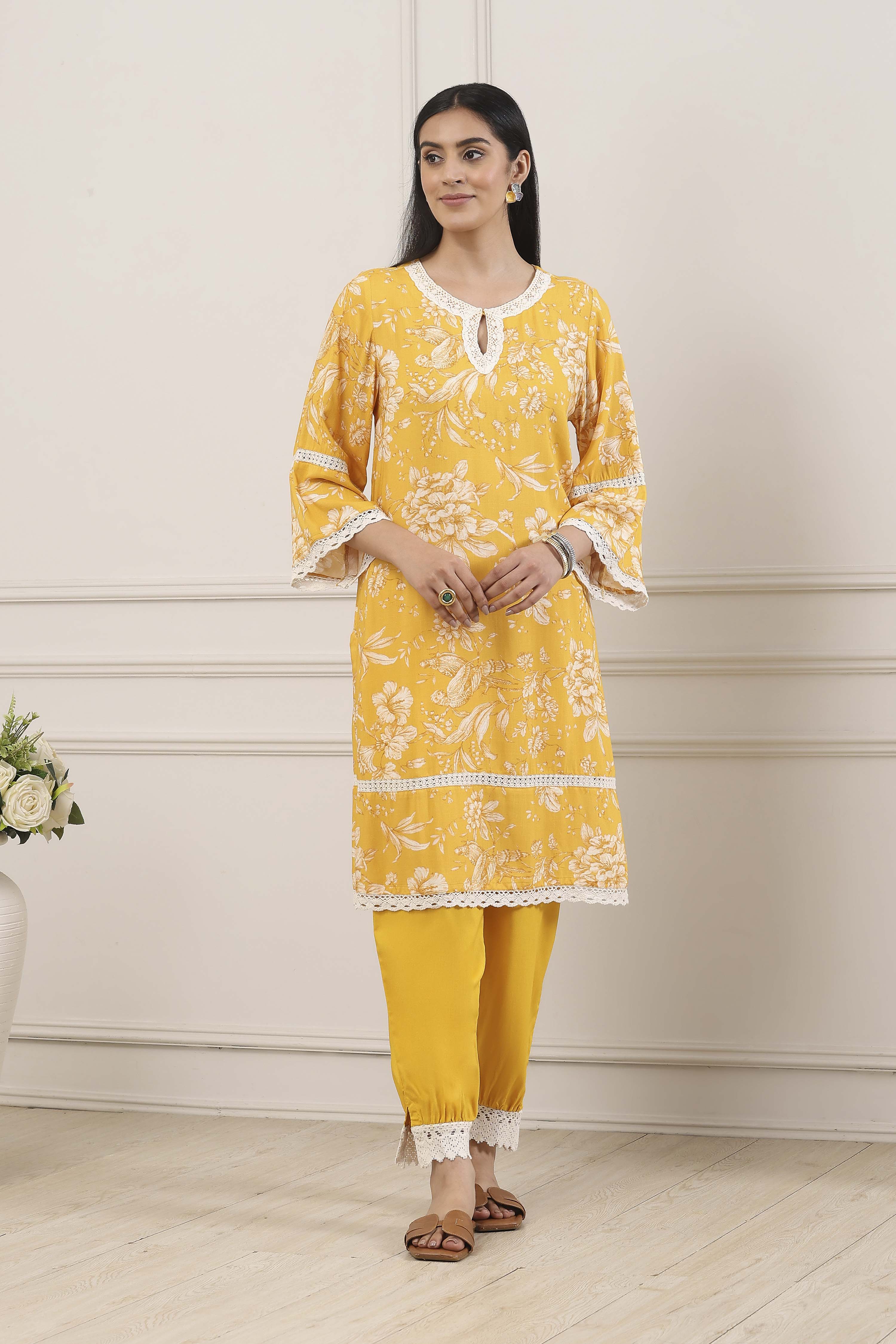 Red Floral Lace Work Straight Suit Set image number 6