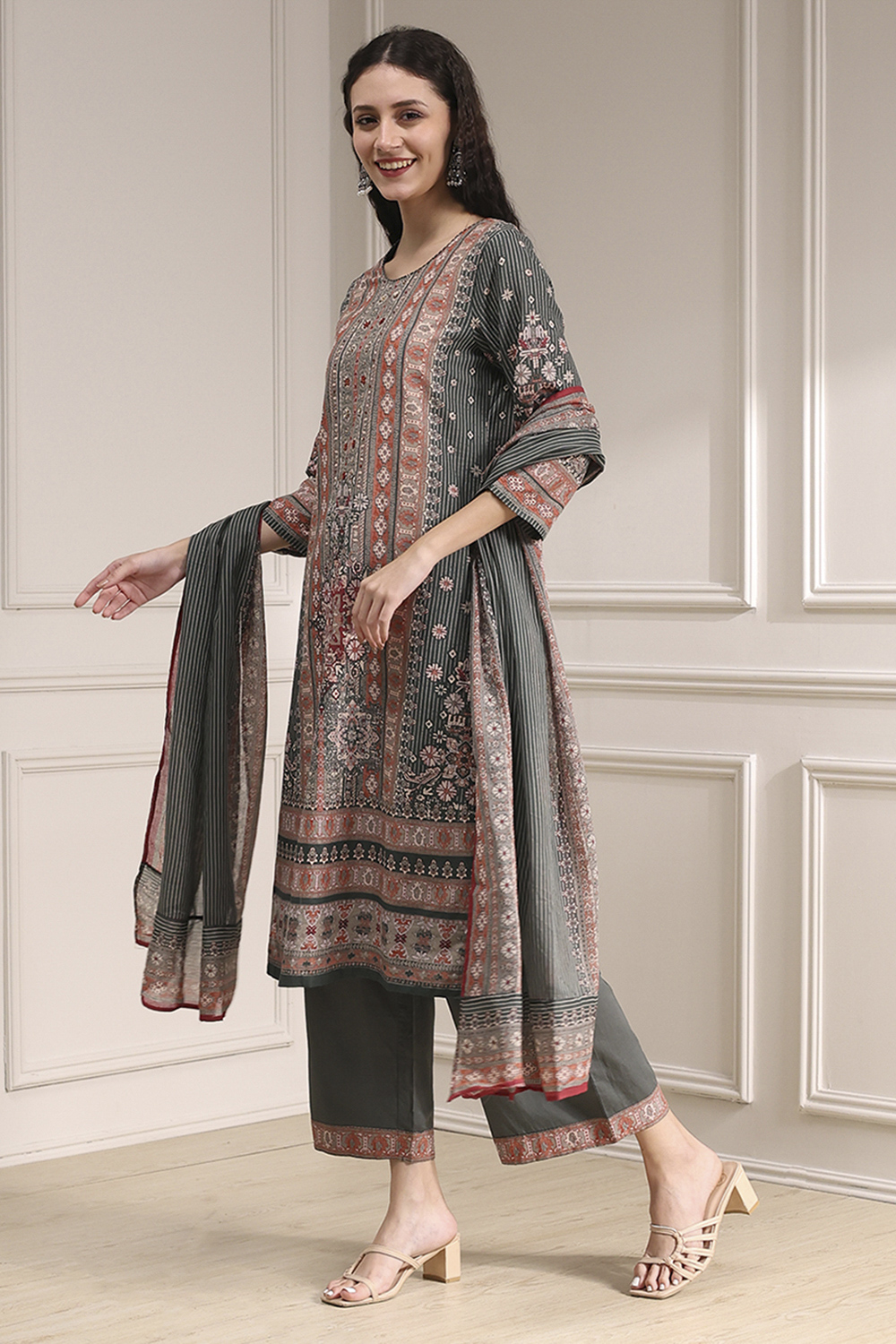 Grey Cotton Printed Straight Suit Set image number 3