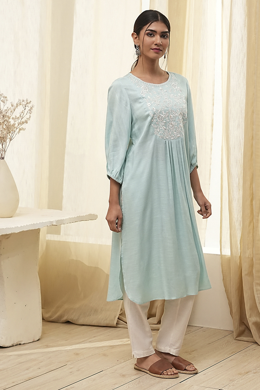 Aqua Solid Gathered Straight Kurta image number 4