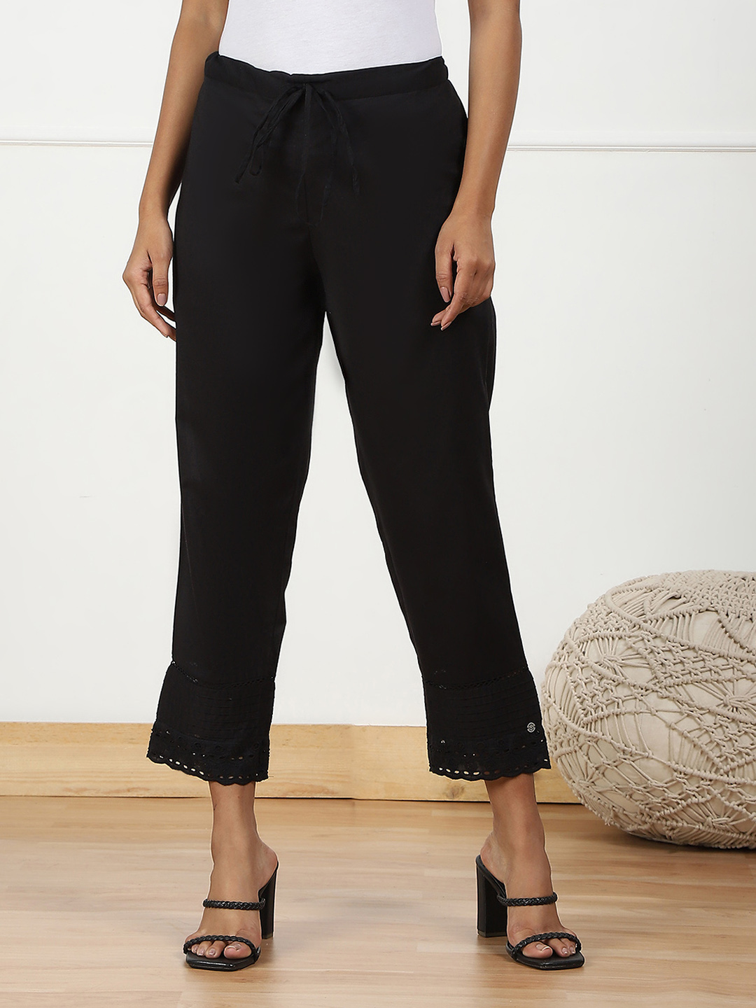 White Cotton Solid Pant image number 4
