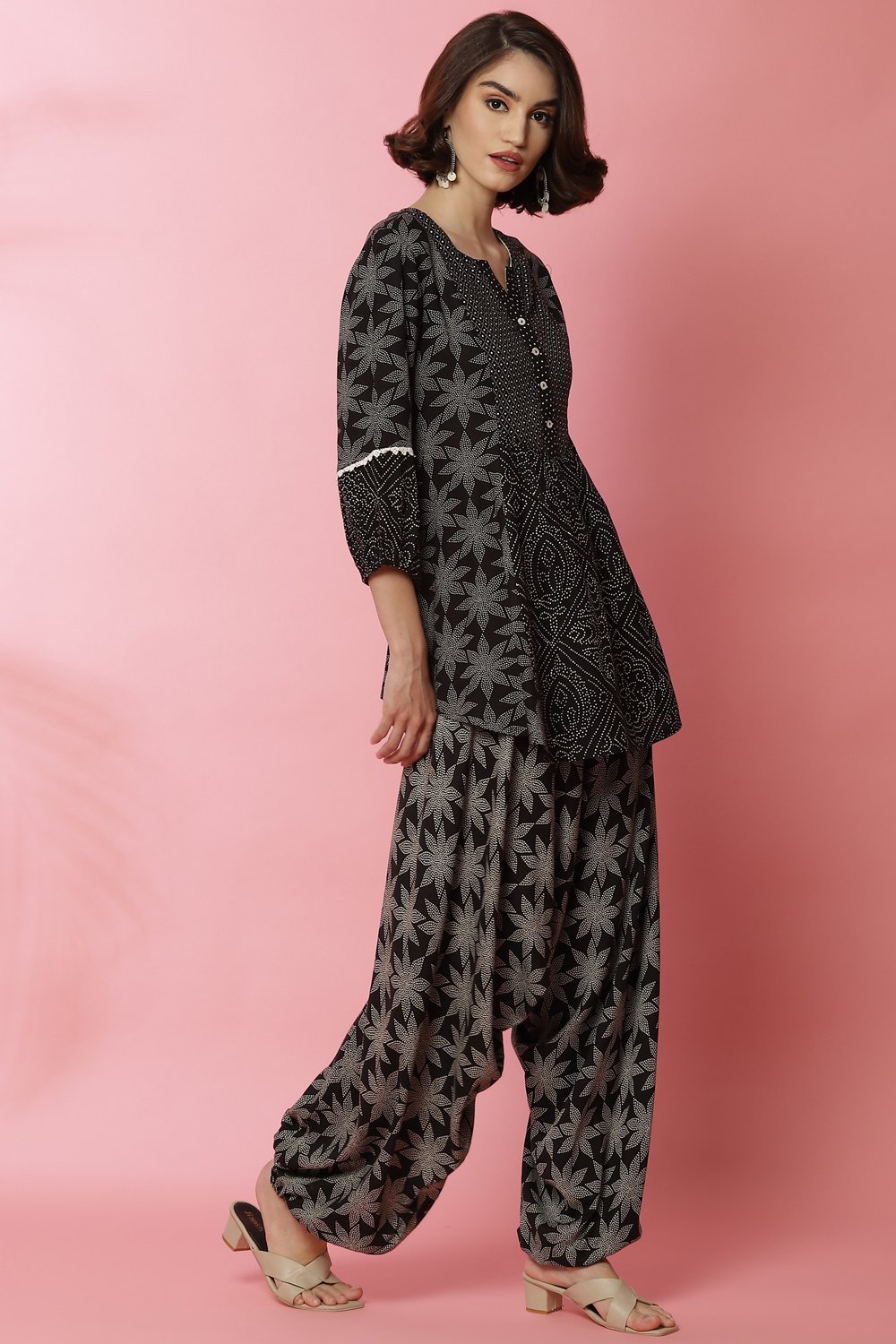 Black And Off White Viscose Printed Short Kurti image number 3