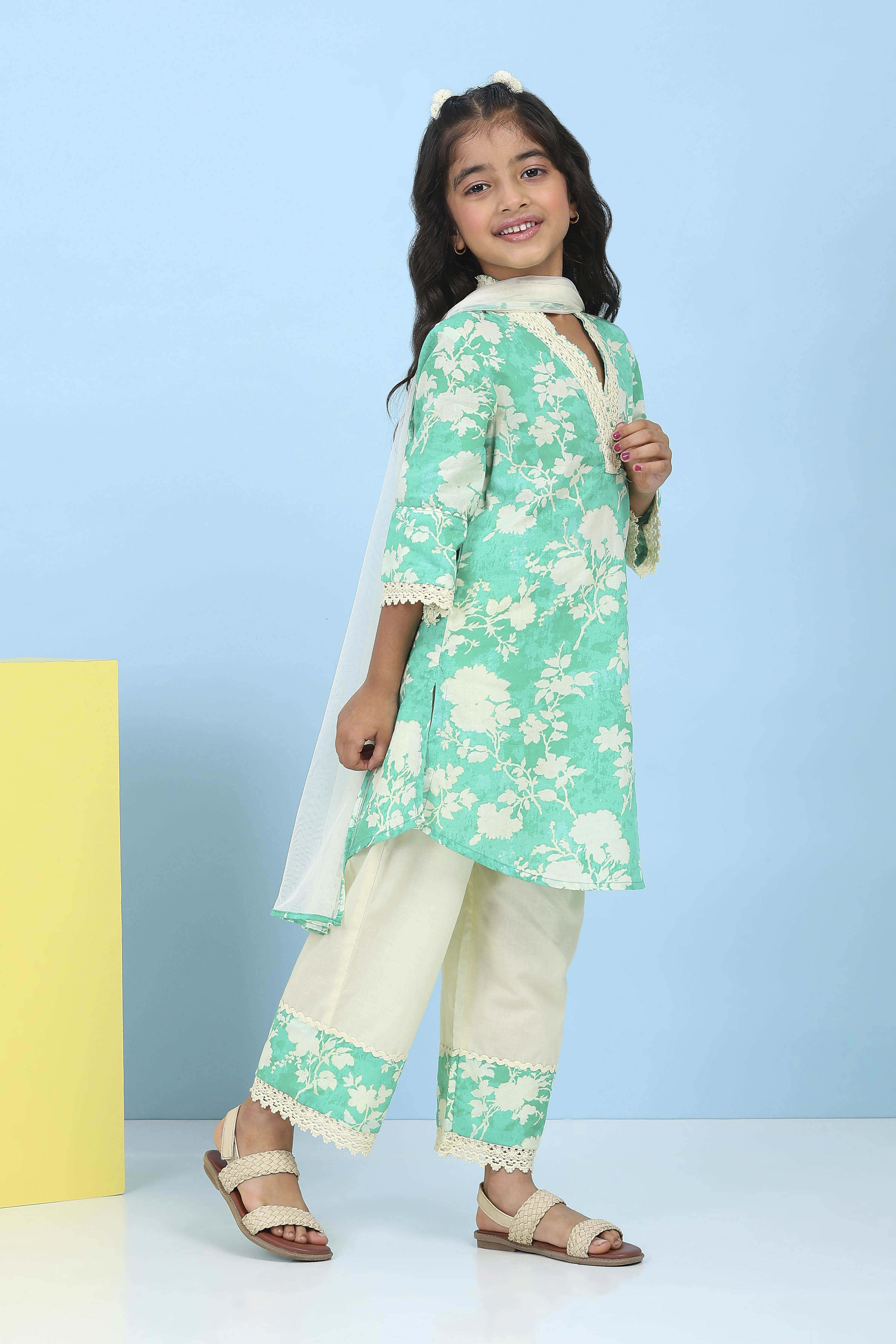 Green Cotton Floral Lace Trim Straight Suit Set image number 4