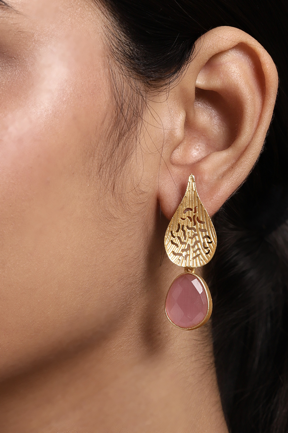 Pink Earrings image number 1