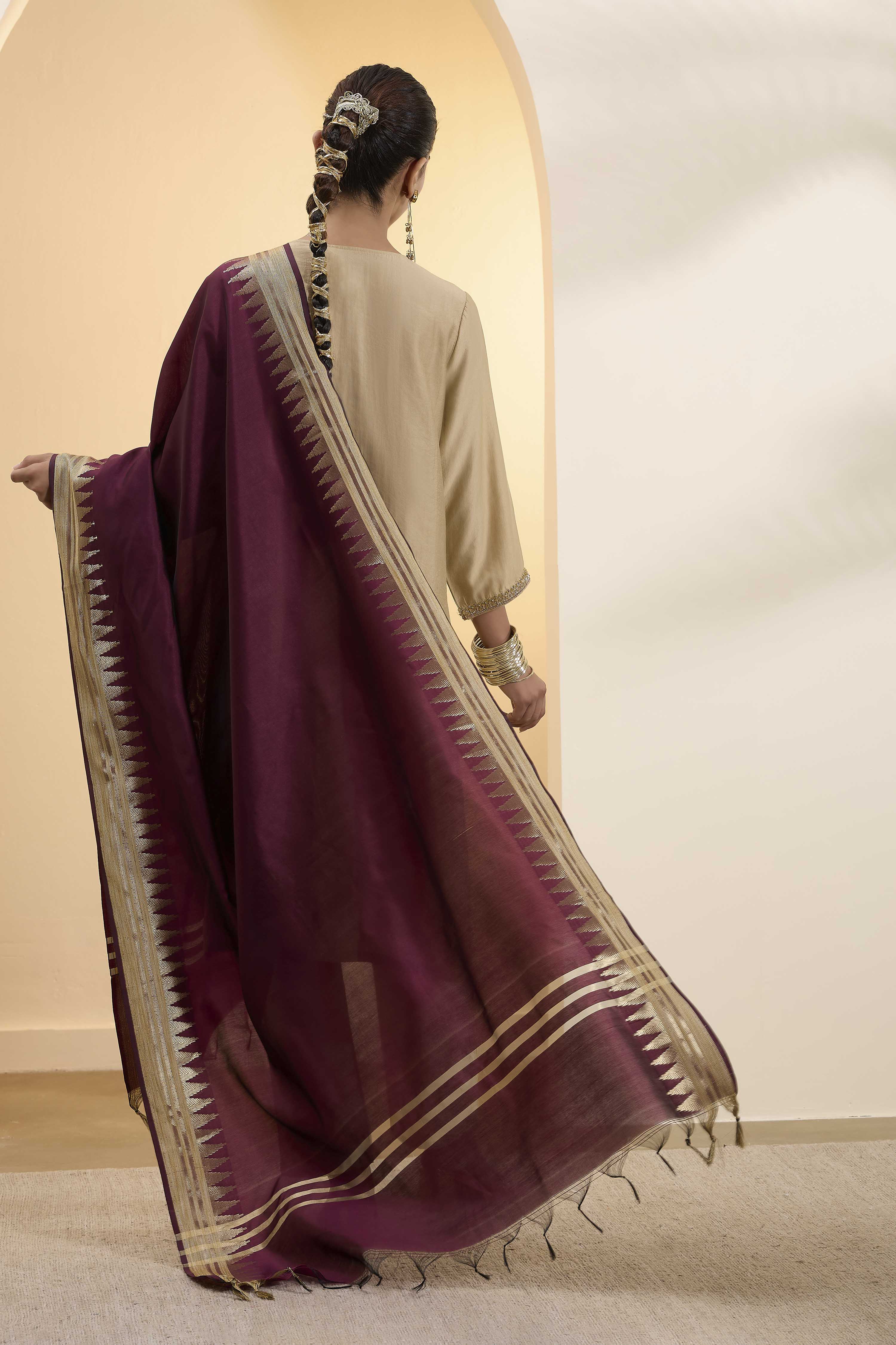 Maroon Poly Loom Side Striped Dupatta image number 3