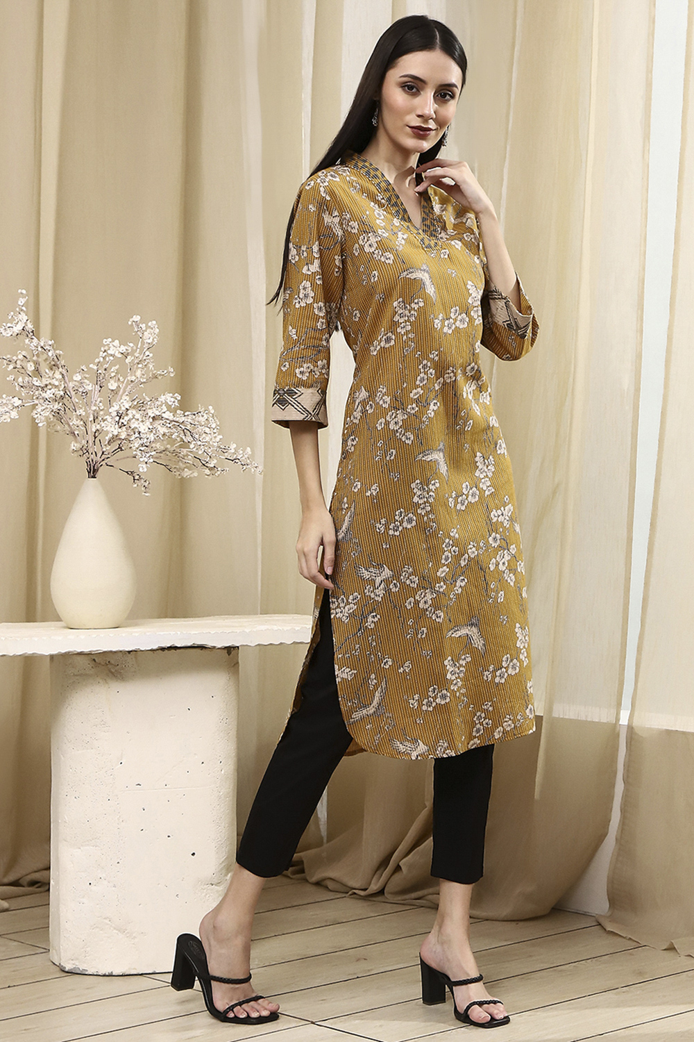 Mustard Yellow Cotton Printed Straight Kurta image number 4