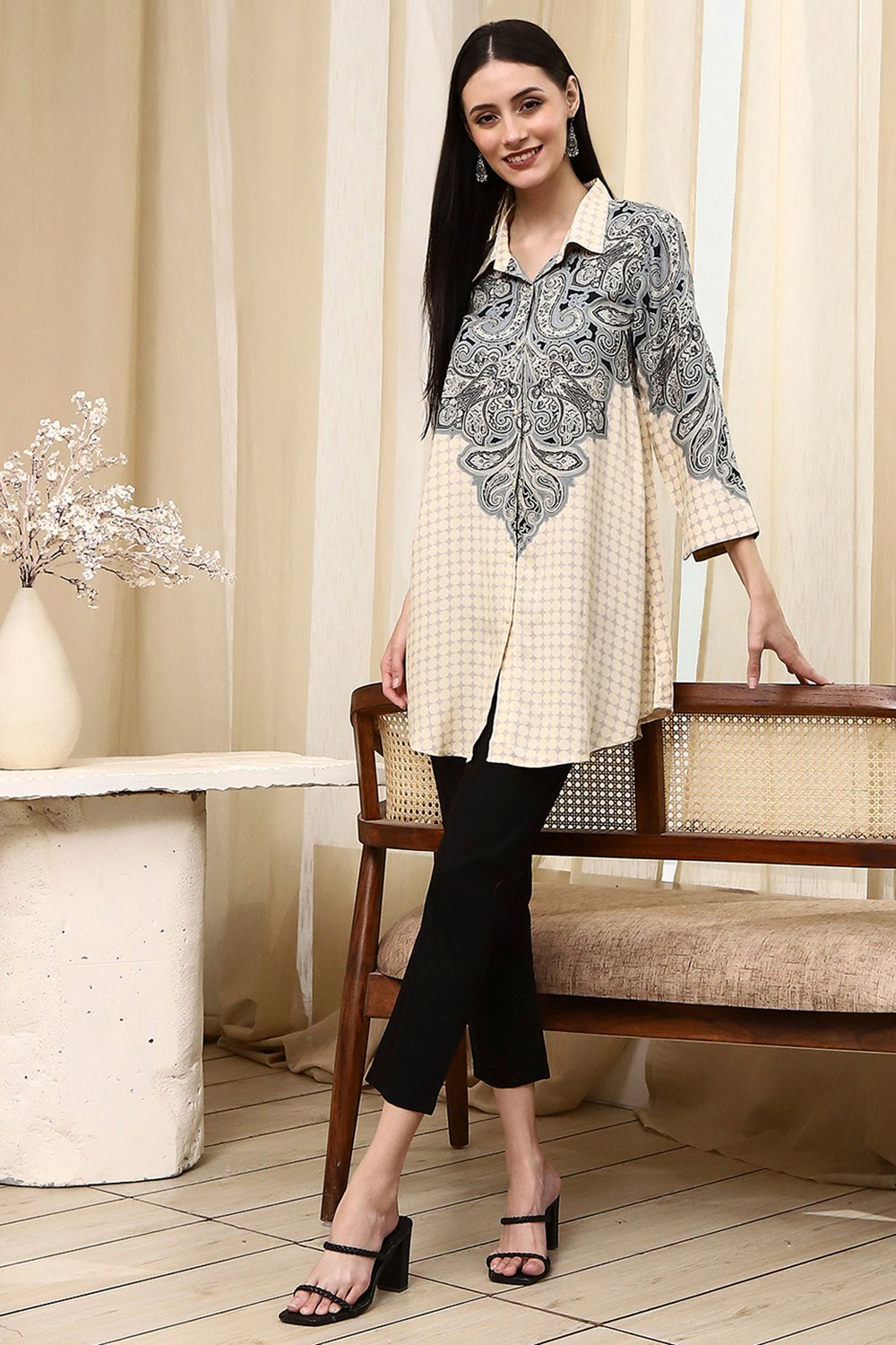Black Printed Shirt-Style Straight Short Kurta image number 0