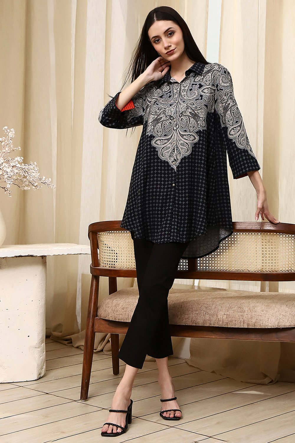 Black Printed Shirt-Style Straight Short Kurta image number 0