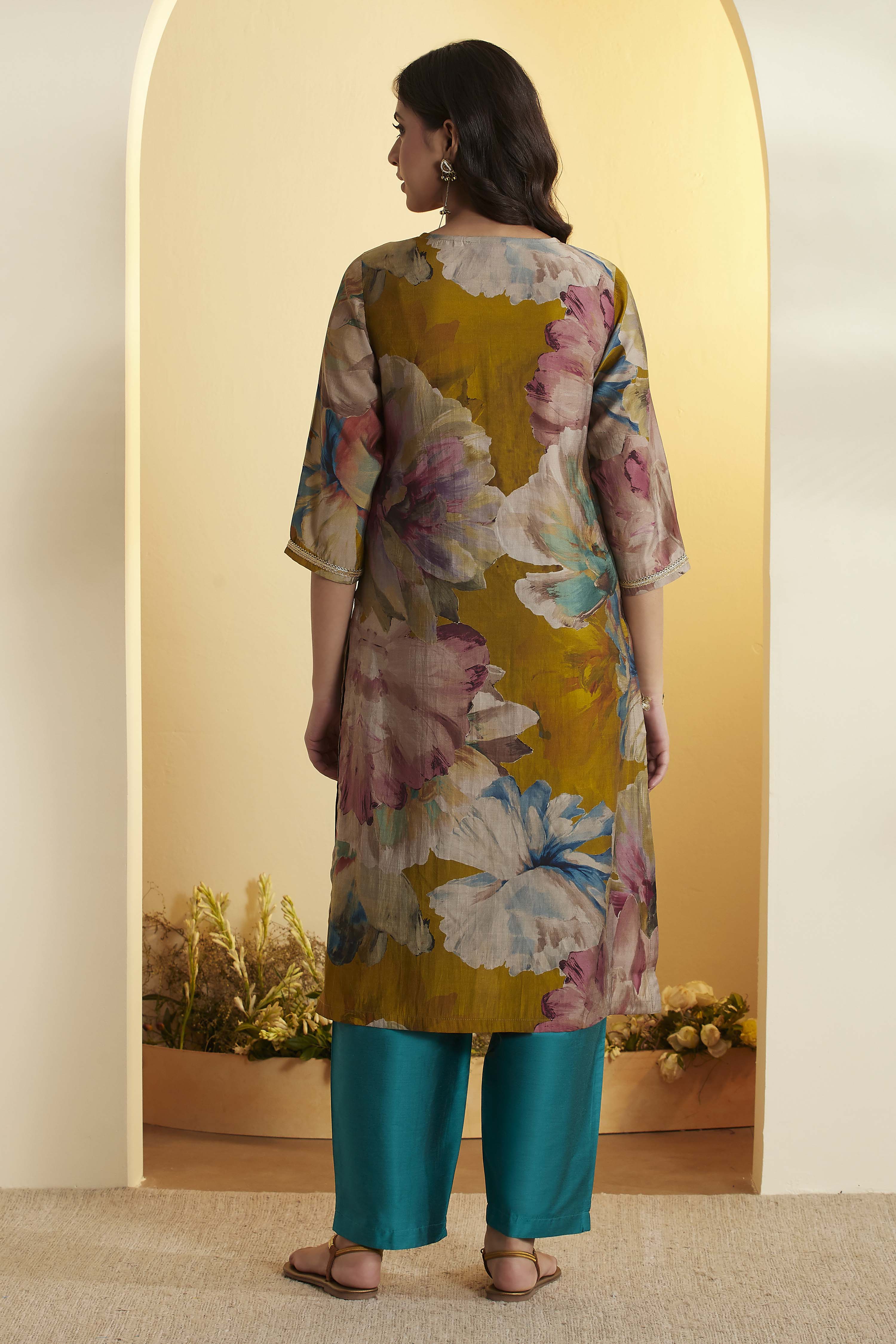 Berry Pink Poly Viscose Floral Straight Kurta image number 4