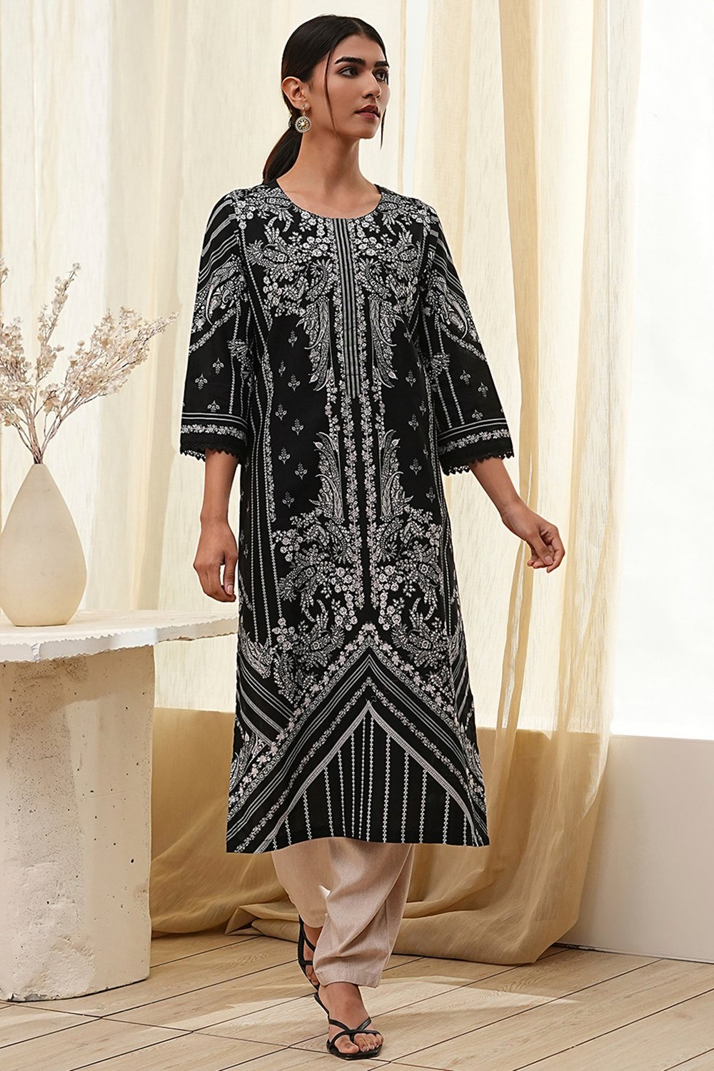 Black Pure Cotton Printed Straight Kurta image number 5