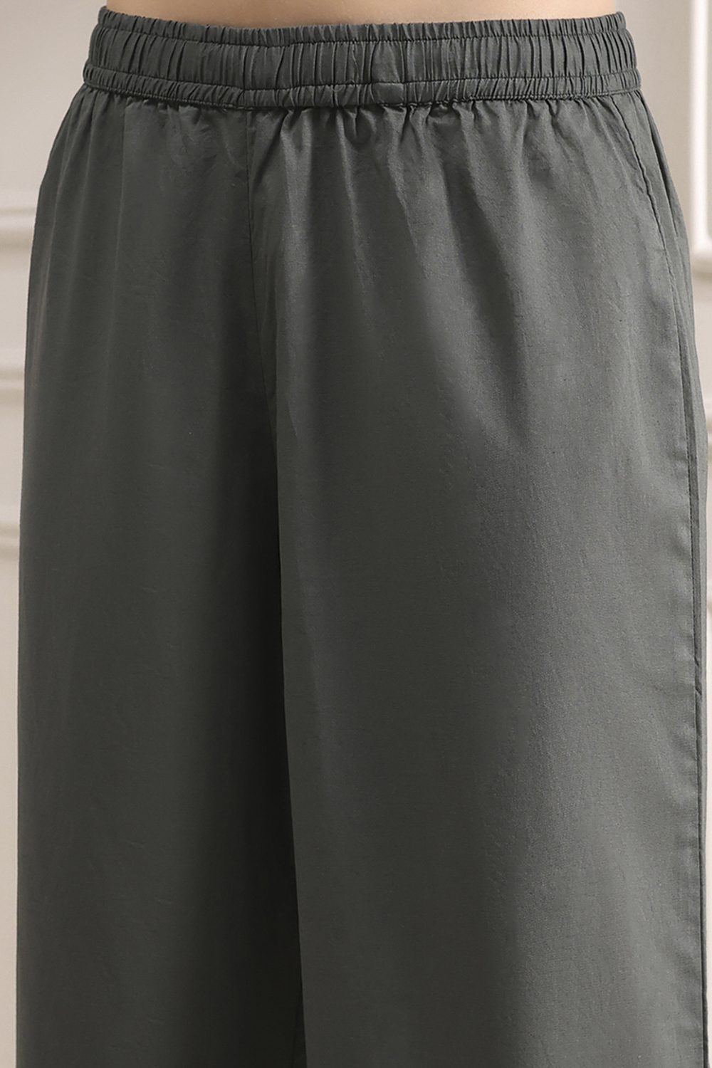 Grey Cotton Printed Straight Suit Set image number 2