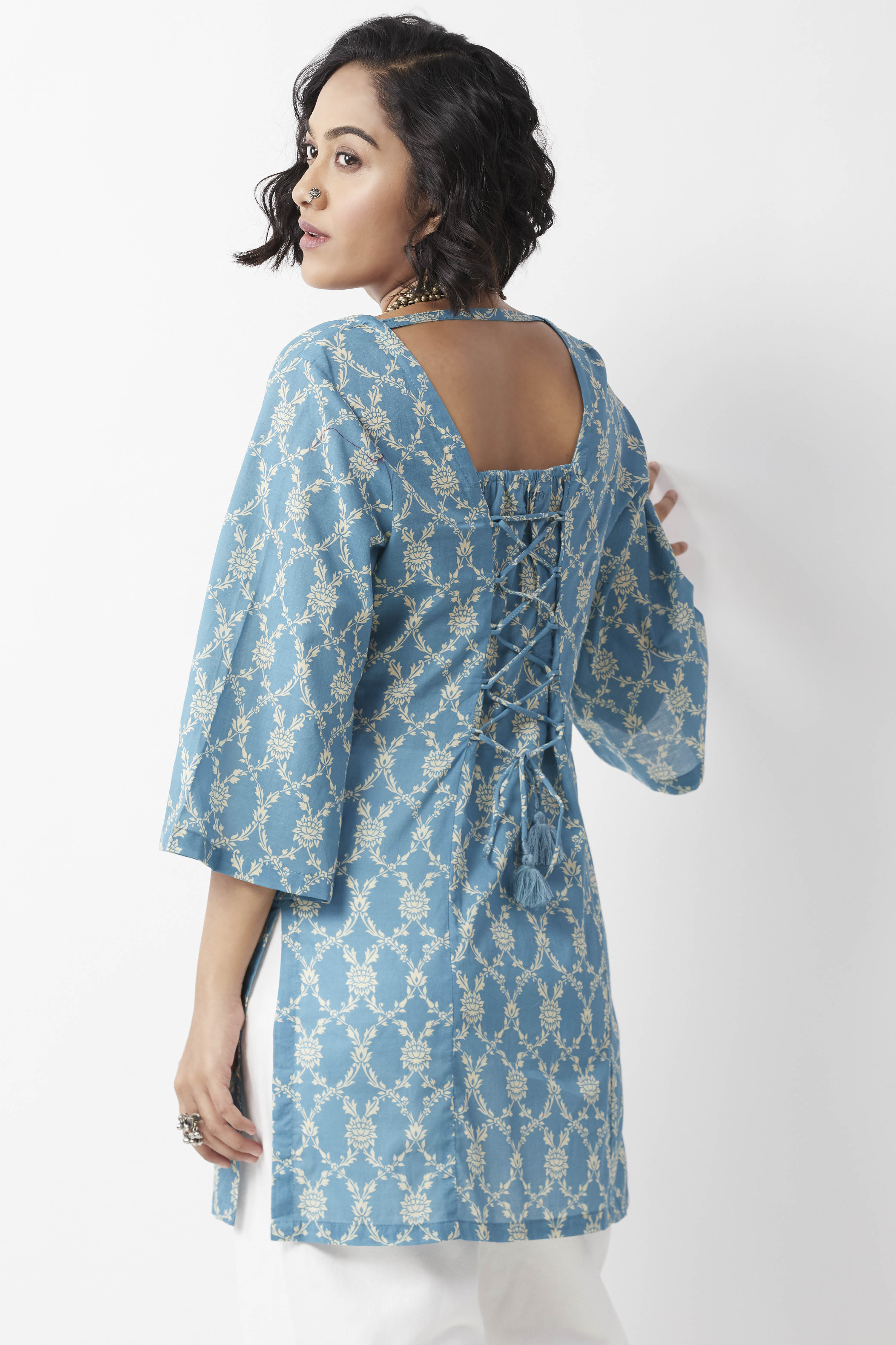 Blue Cotton Printed Straight Short Kurti image number 5