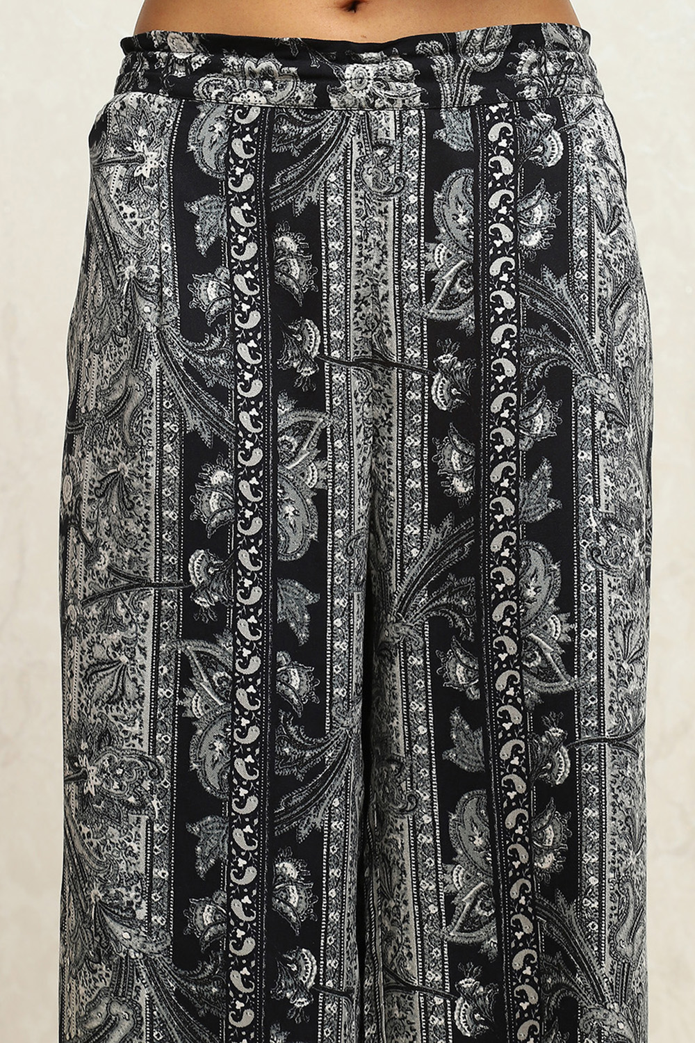 Black Viscose Rayon Straight Printed Kurta Pants Set image number 2