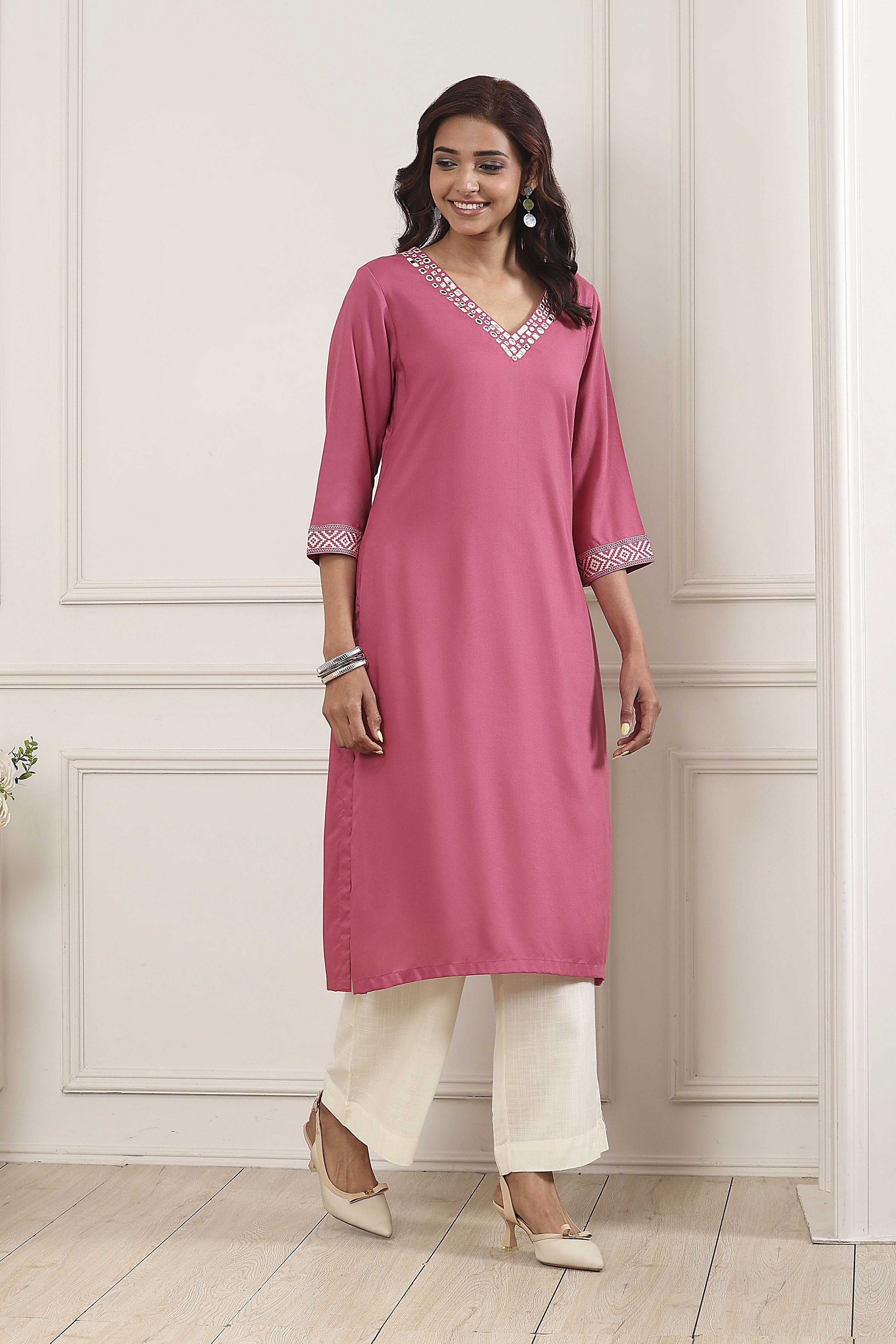 Black Solid Straight Kurta image number 4