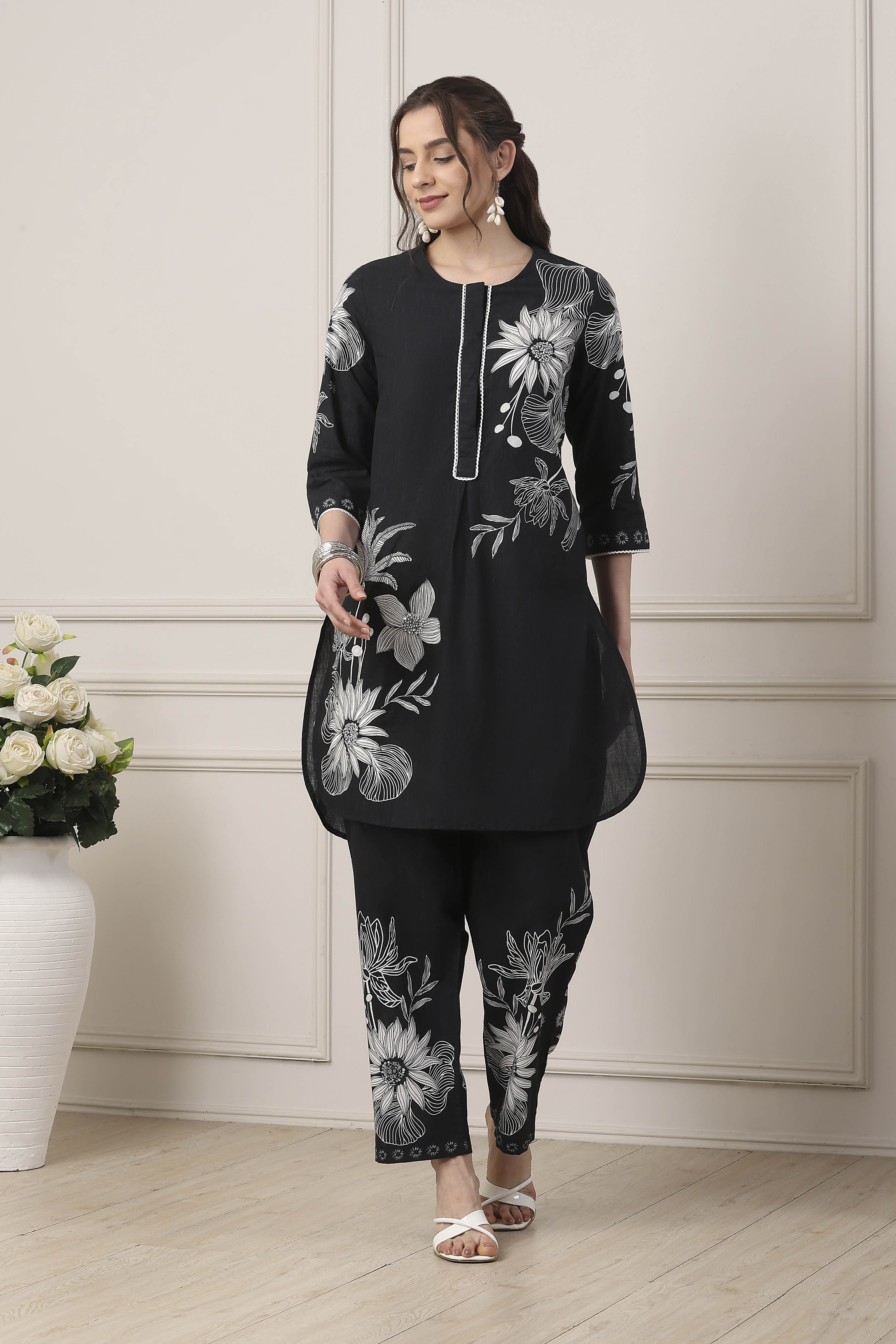 Blue Cotton Floral Printed Straight Suit Set image number 6