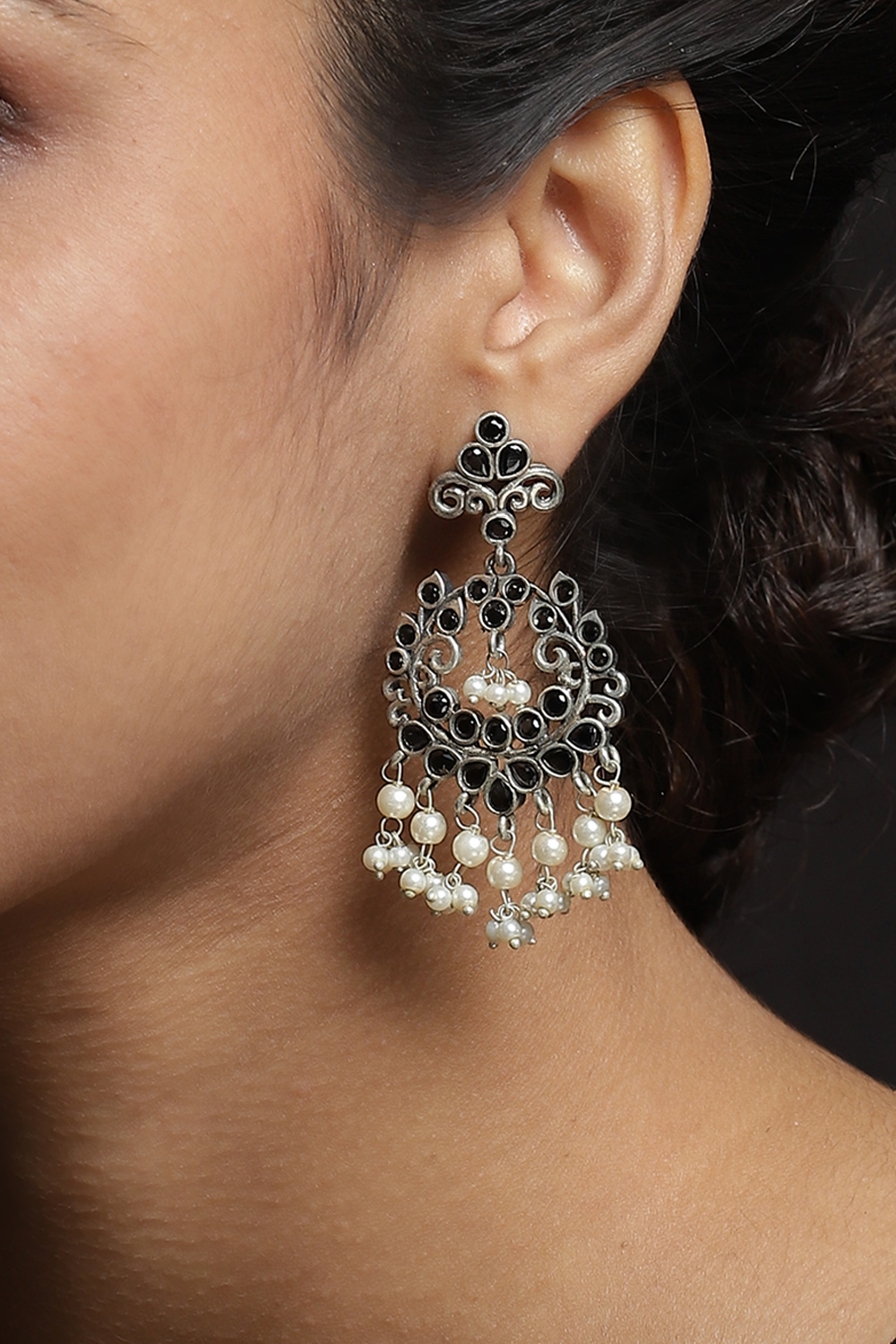 Black Kundan Pearl Earrings image number 3