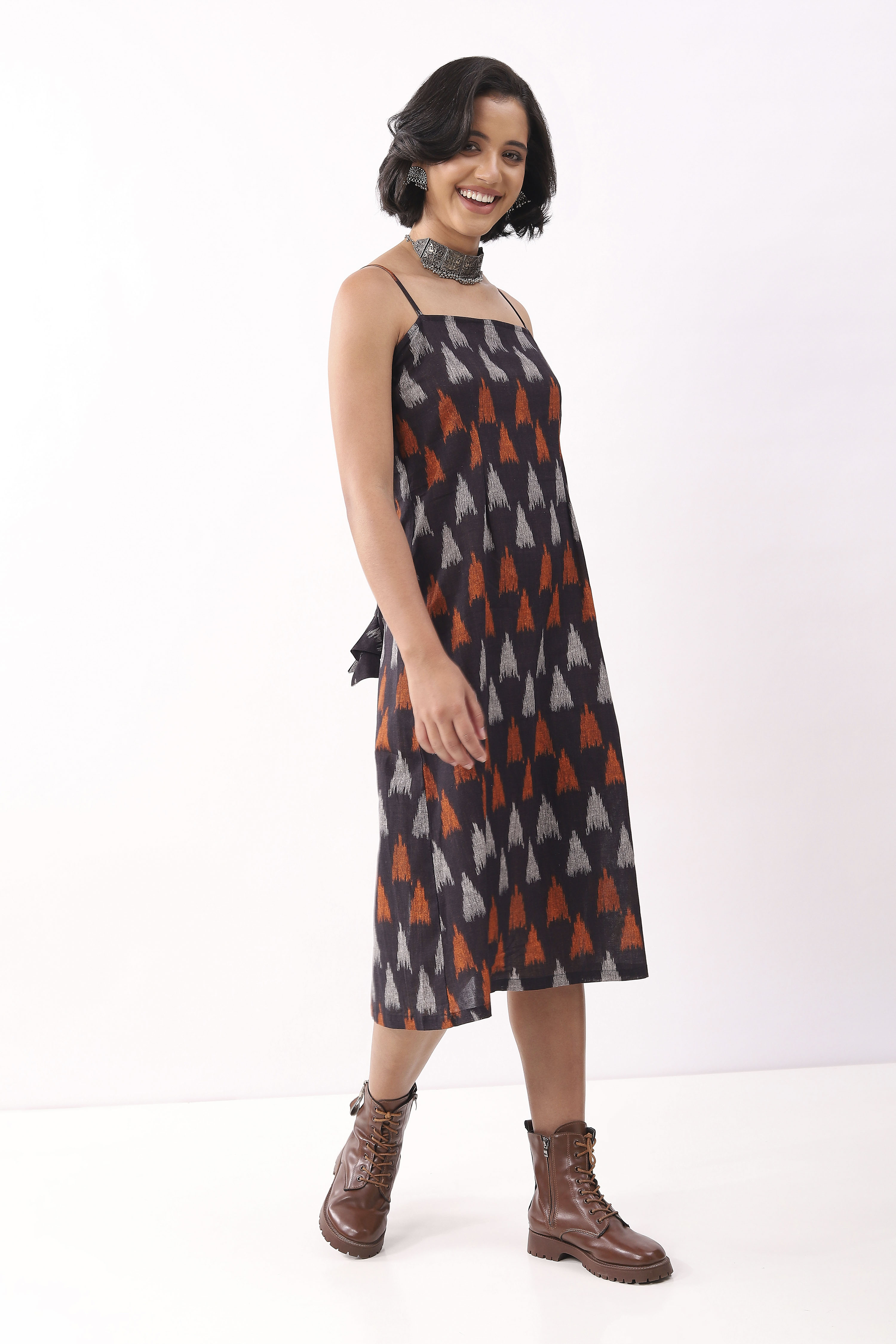 Black Cotton Abstract Strappy Midi Dress image number 4