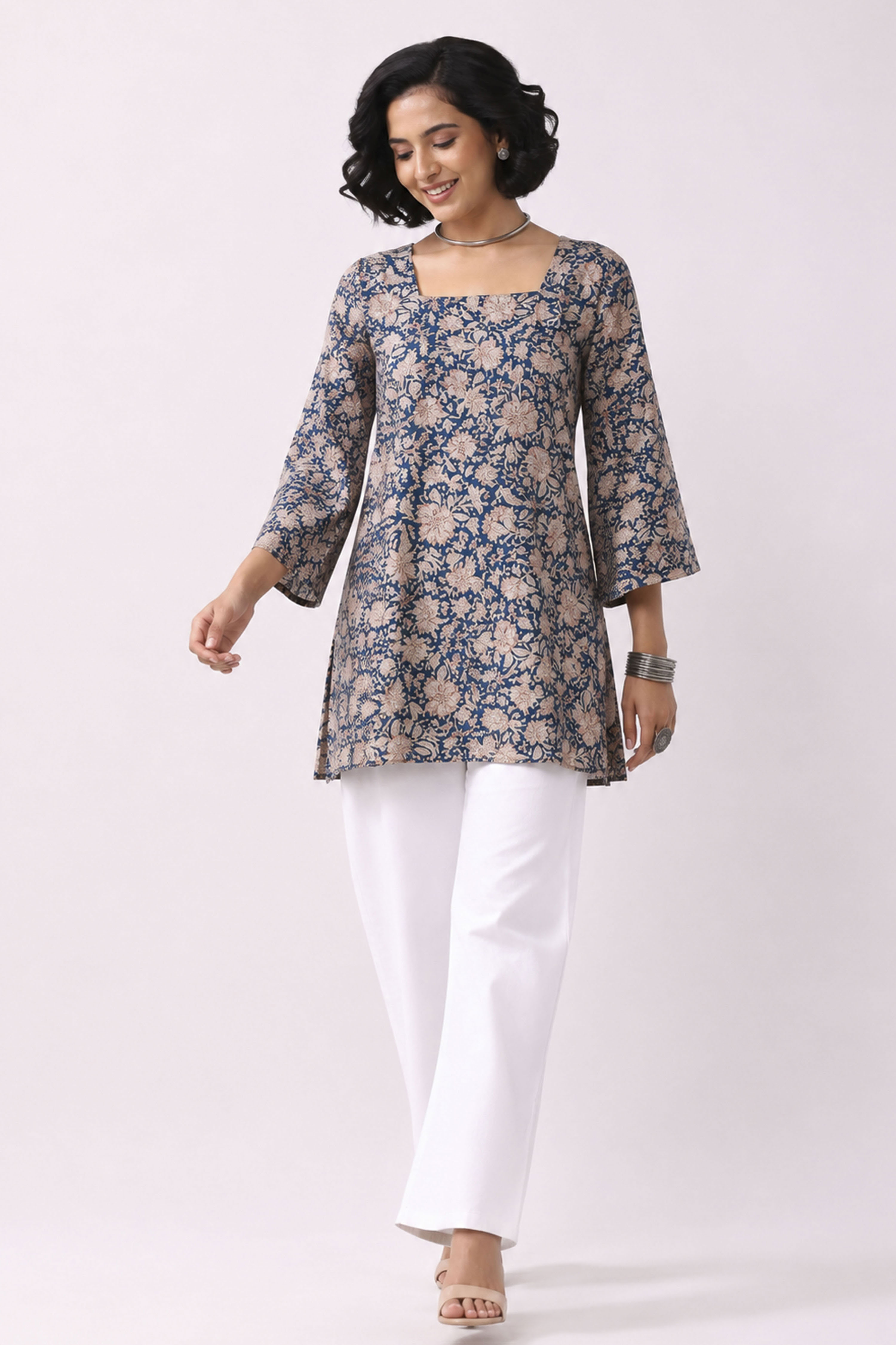 Blue Cotton A-Line Short Kurti image number 5