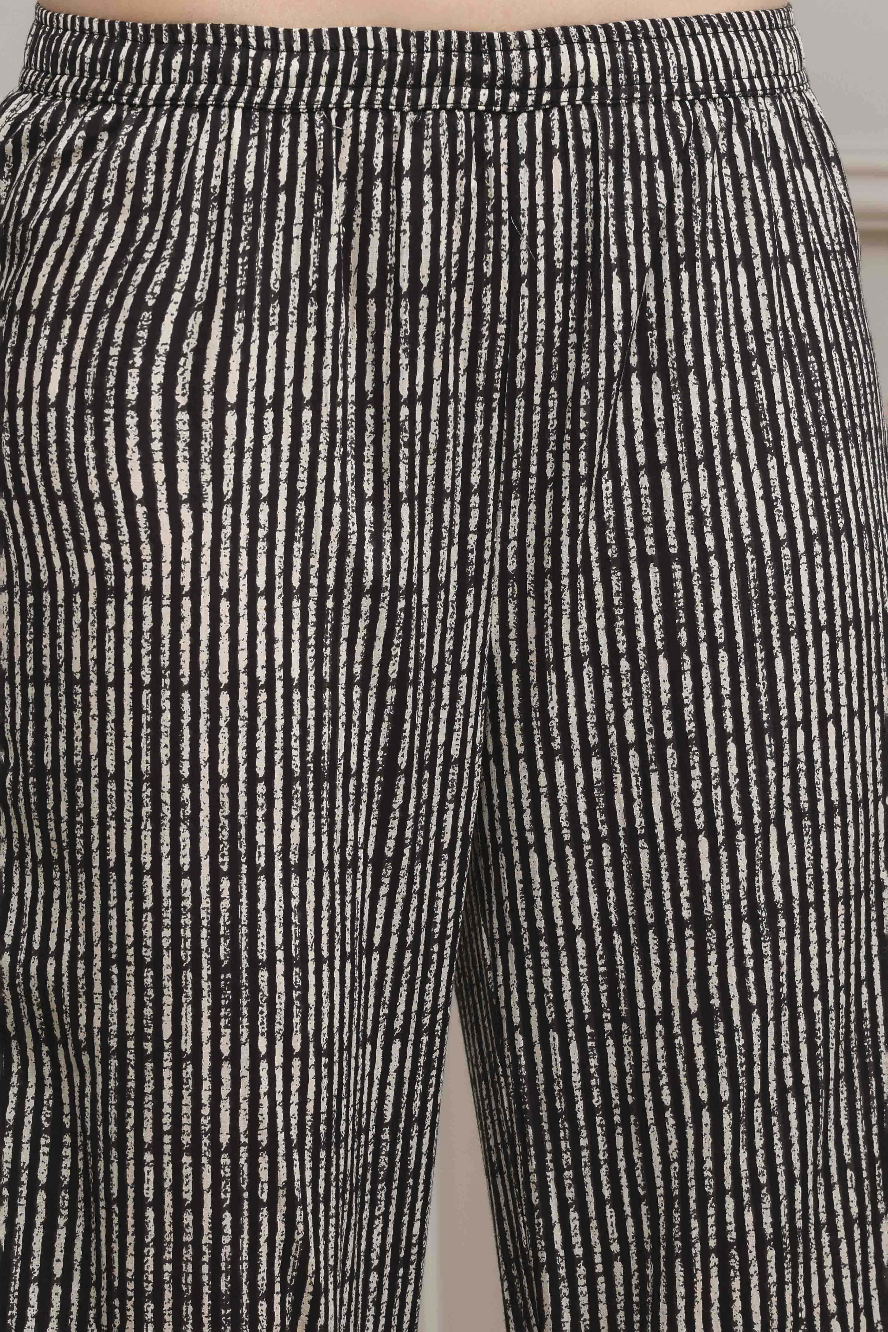 Black Cotton Floral Printed Straight Kurta Set image number 2