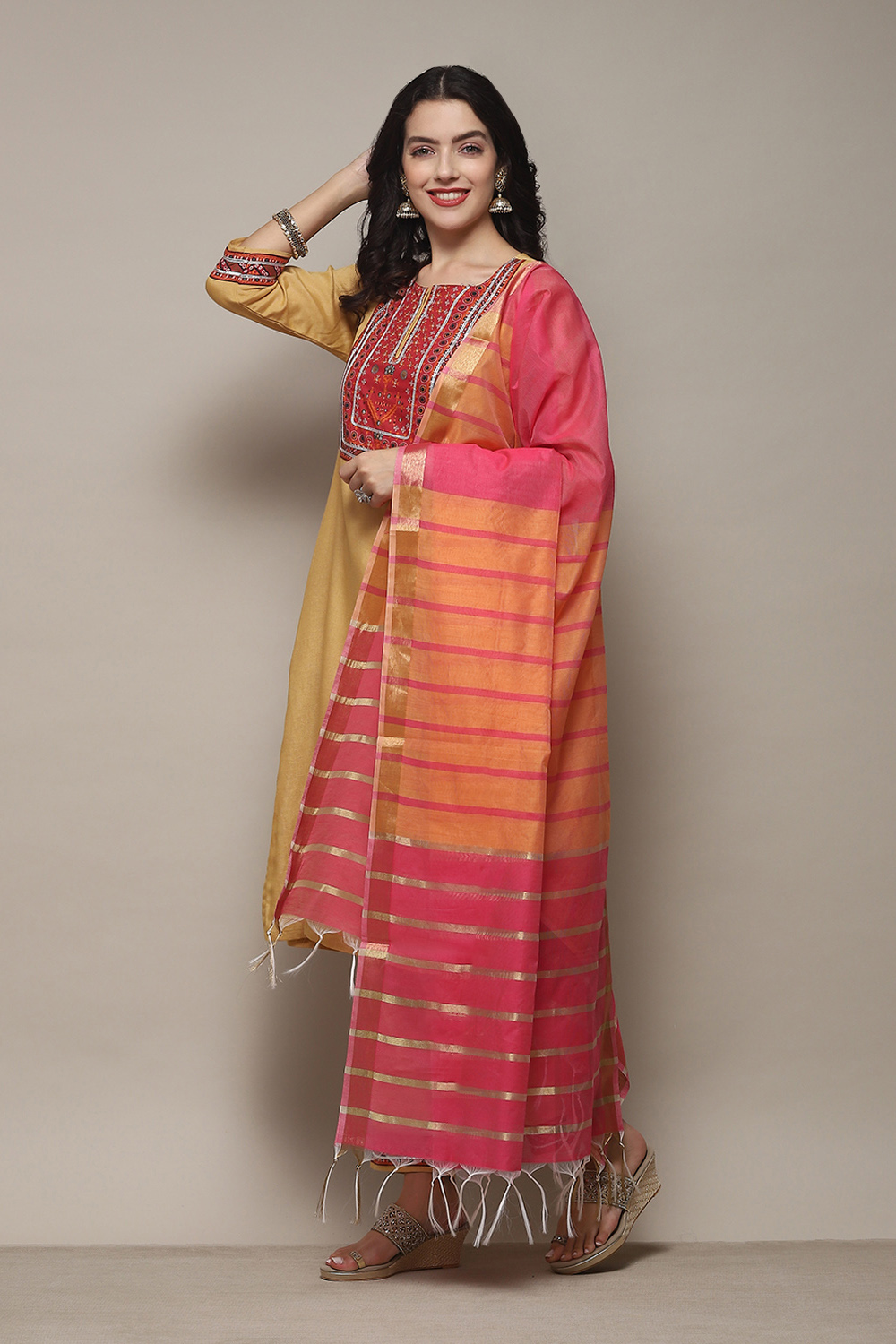Beige Rayon flax Narrow Kurta Pant Suit Set image number 4