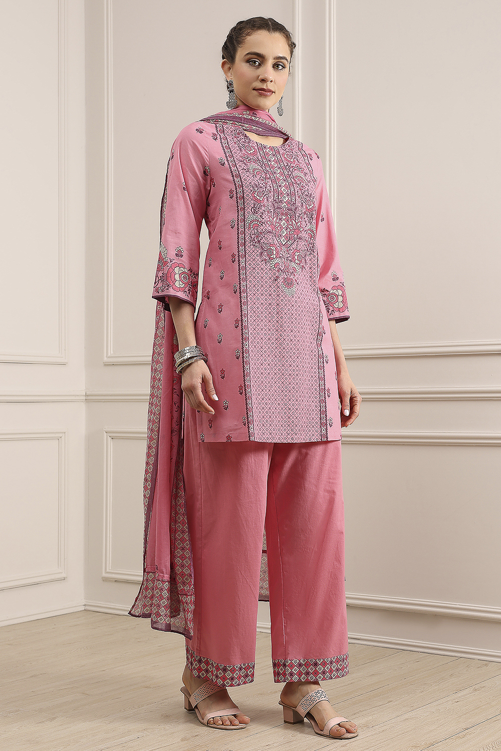 Light Pink Cotton Straight Printed Suit Set image number 5