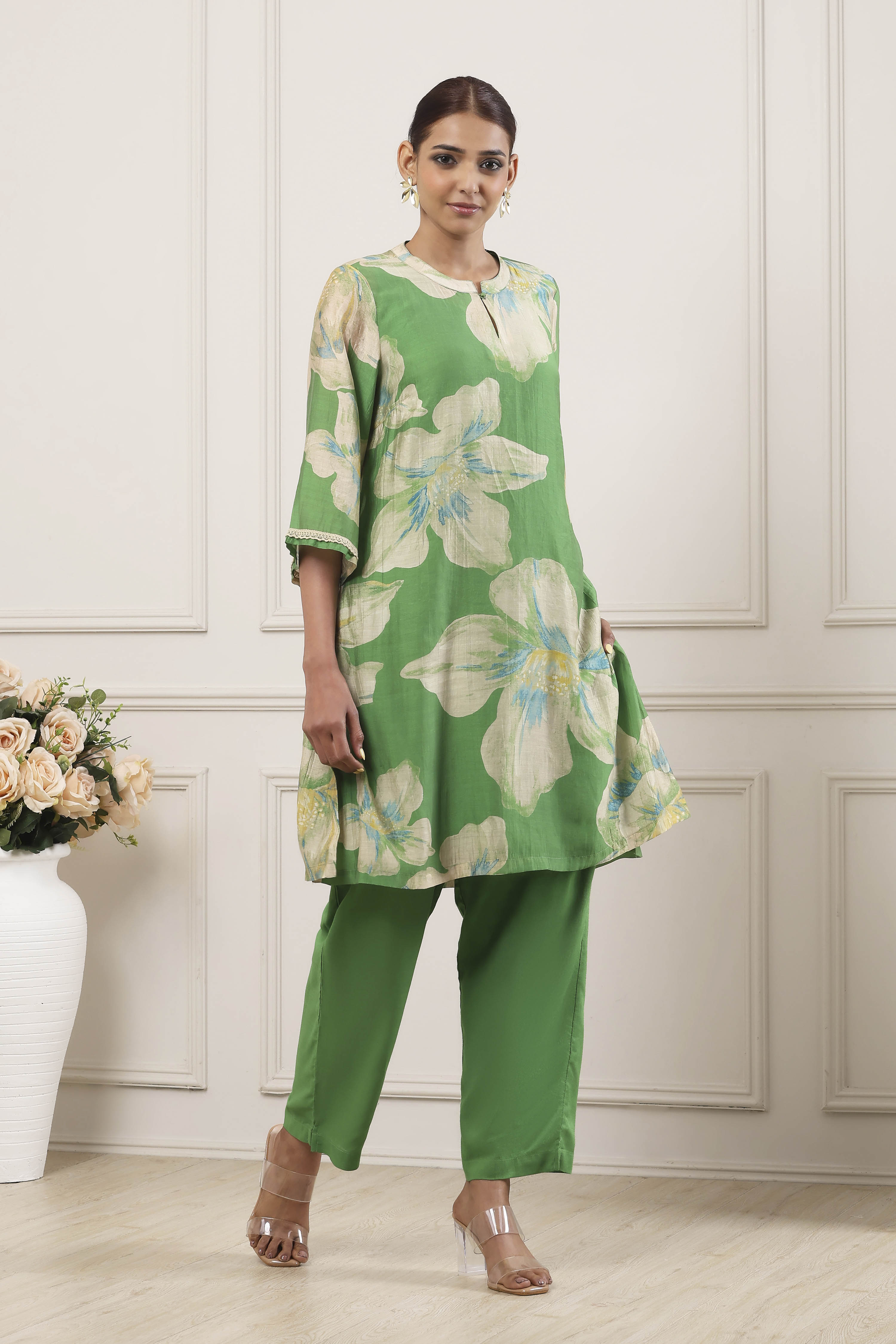 Green Chanderi Floral Straight Kurta Set image number 5