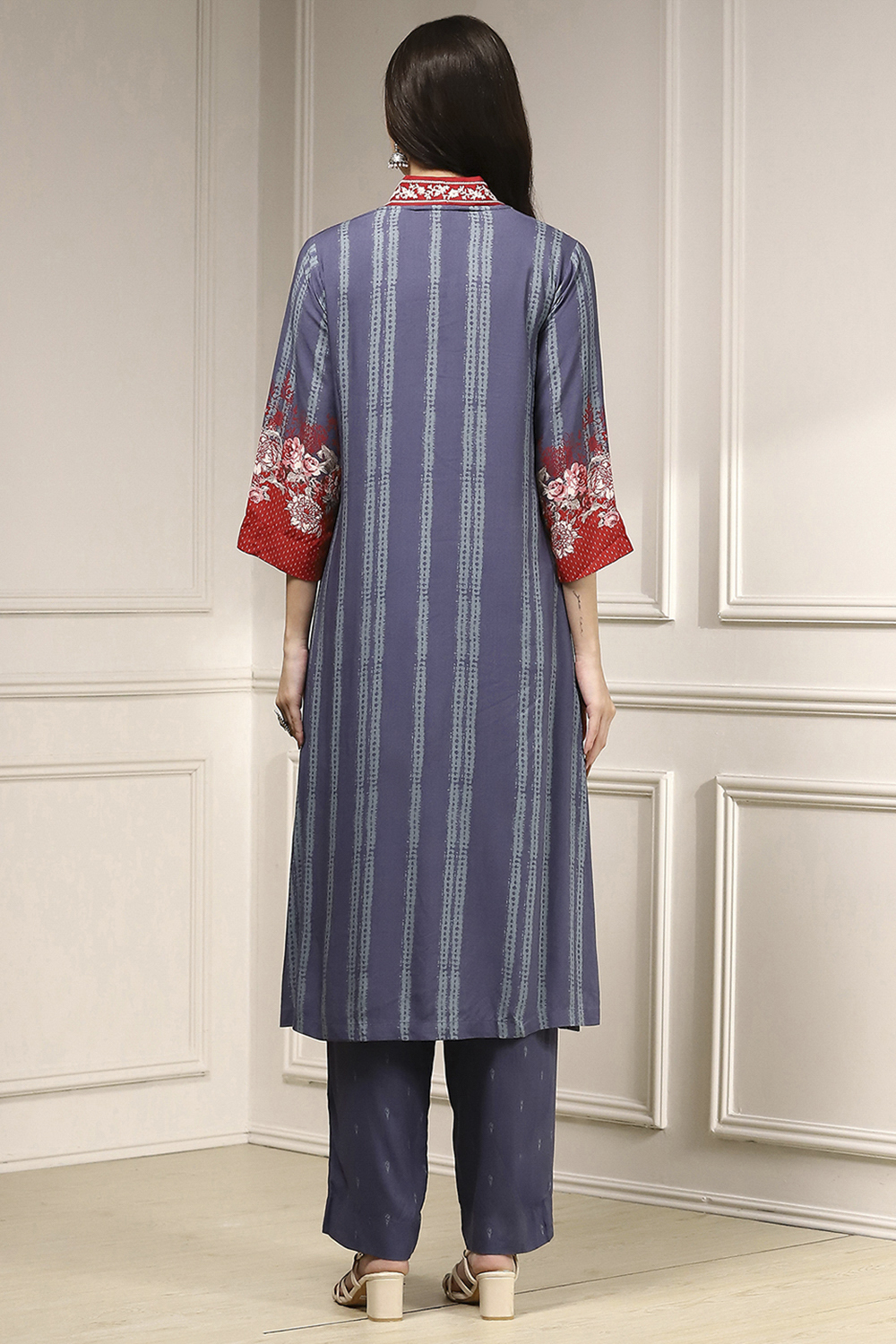 Blue Viscose Rayon Straight Printed Suit Set image number 4