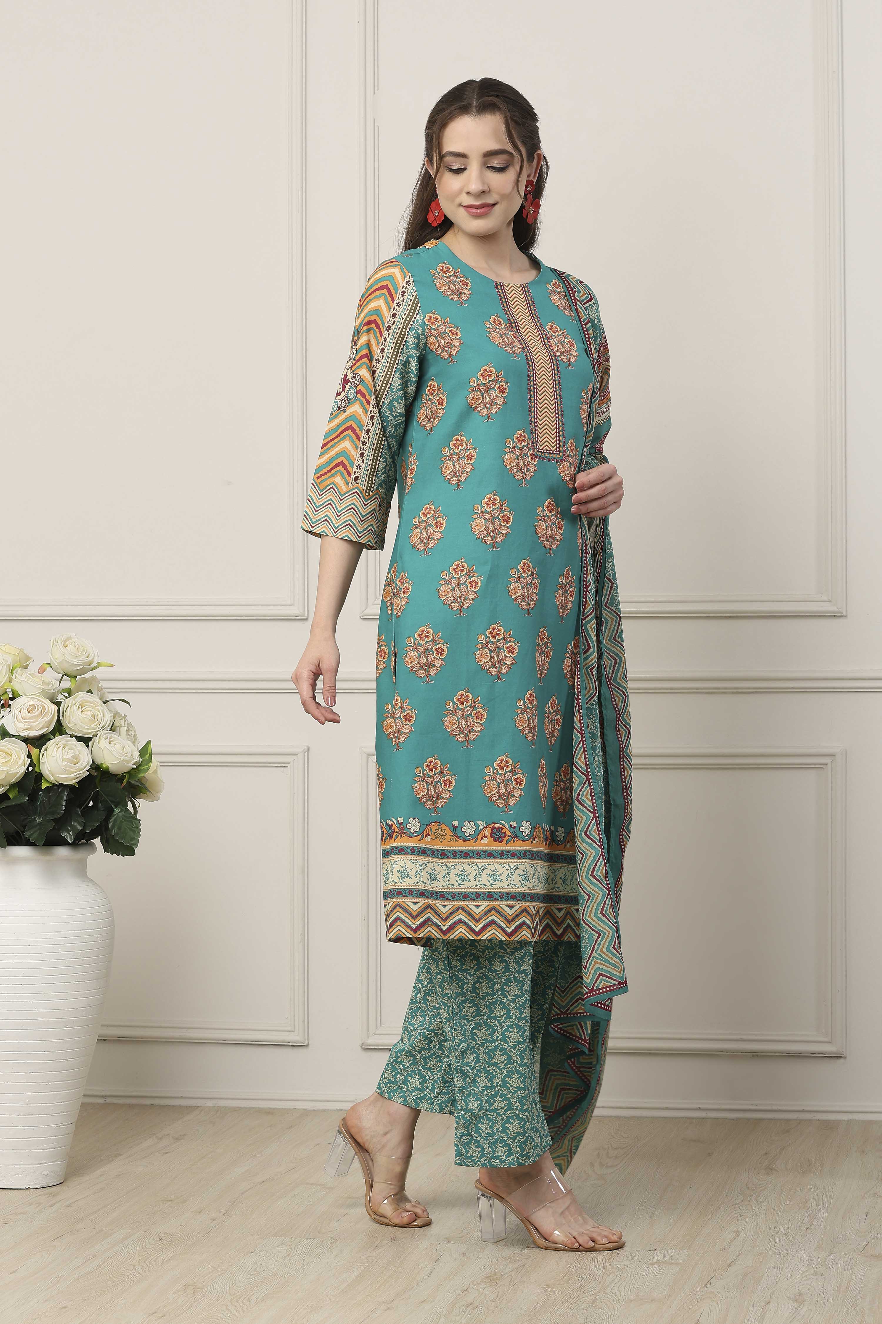 Red Cotton Floral Motifs Straight Suit Set image number 5