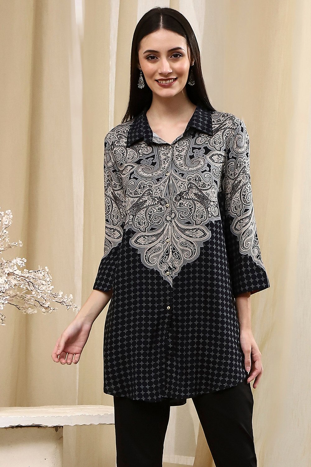Black Printed Shirt-Style Straight Short Kurta image number 5