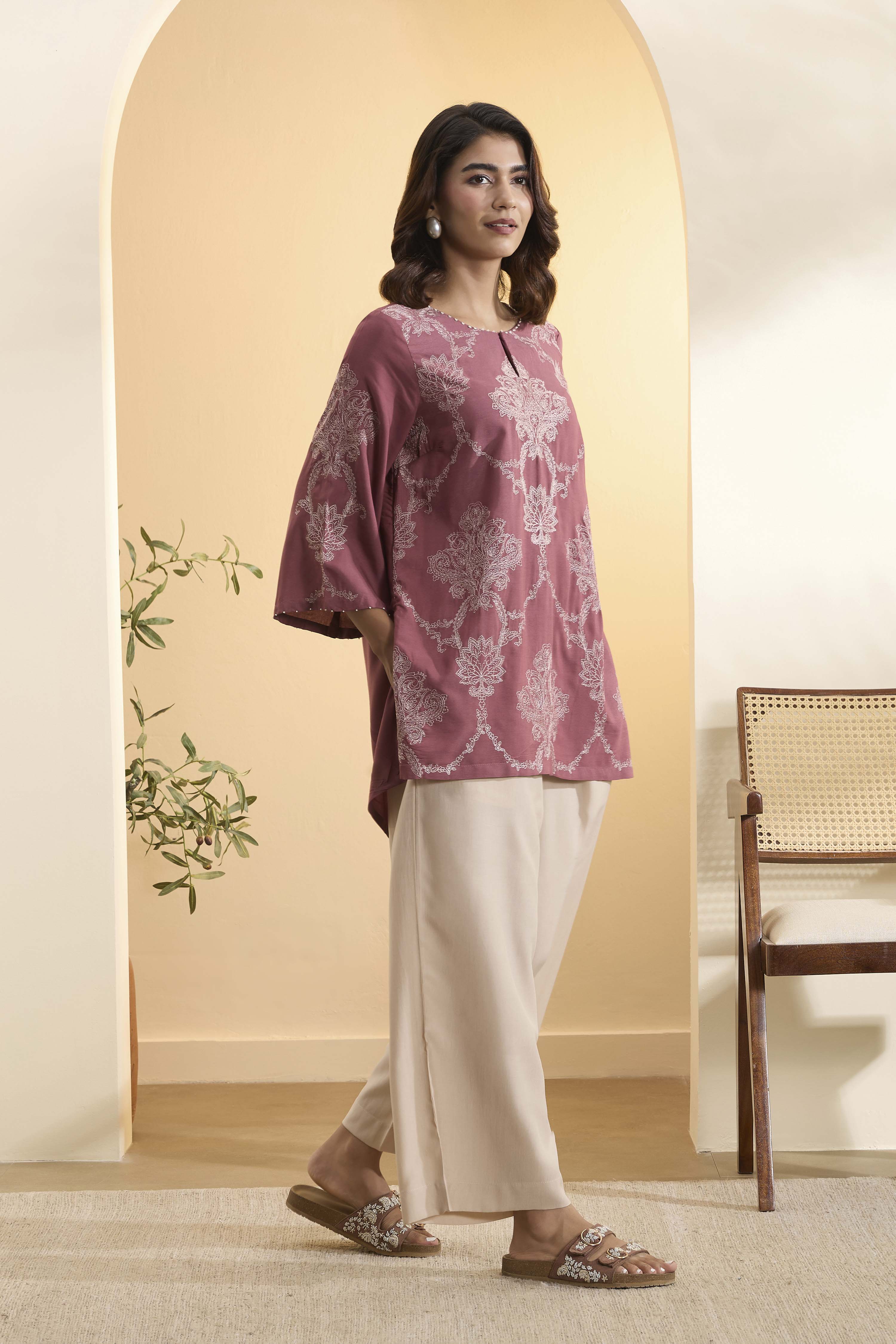 Onion Pink Viscose Blend Straight Kurta Pants Set image number 8