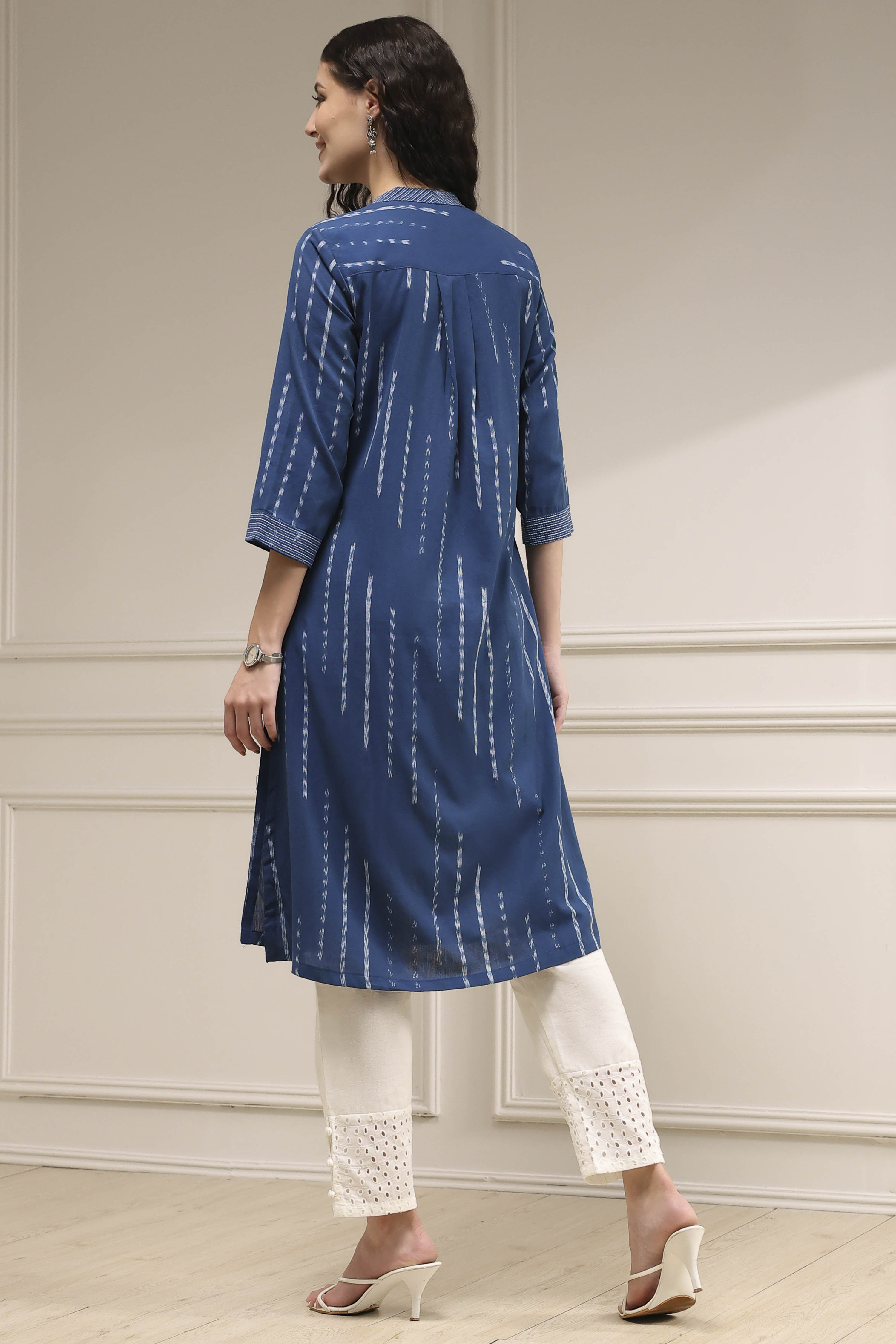 Blue Cotton Ikat Straight Kurta image number 3
