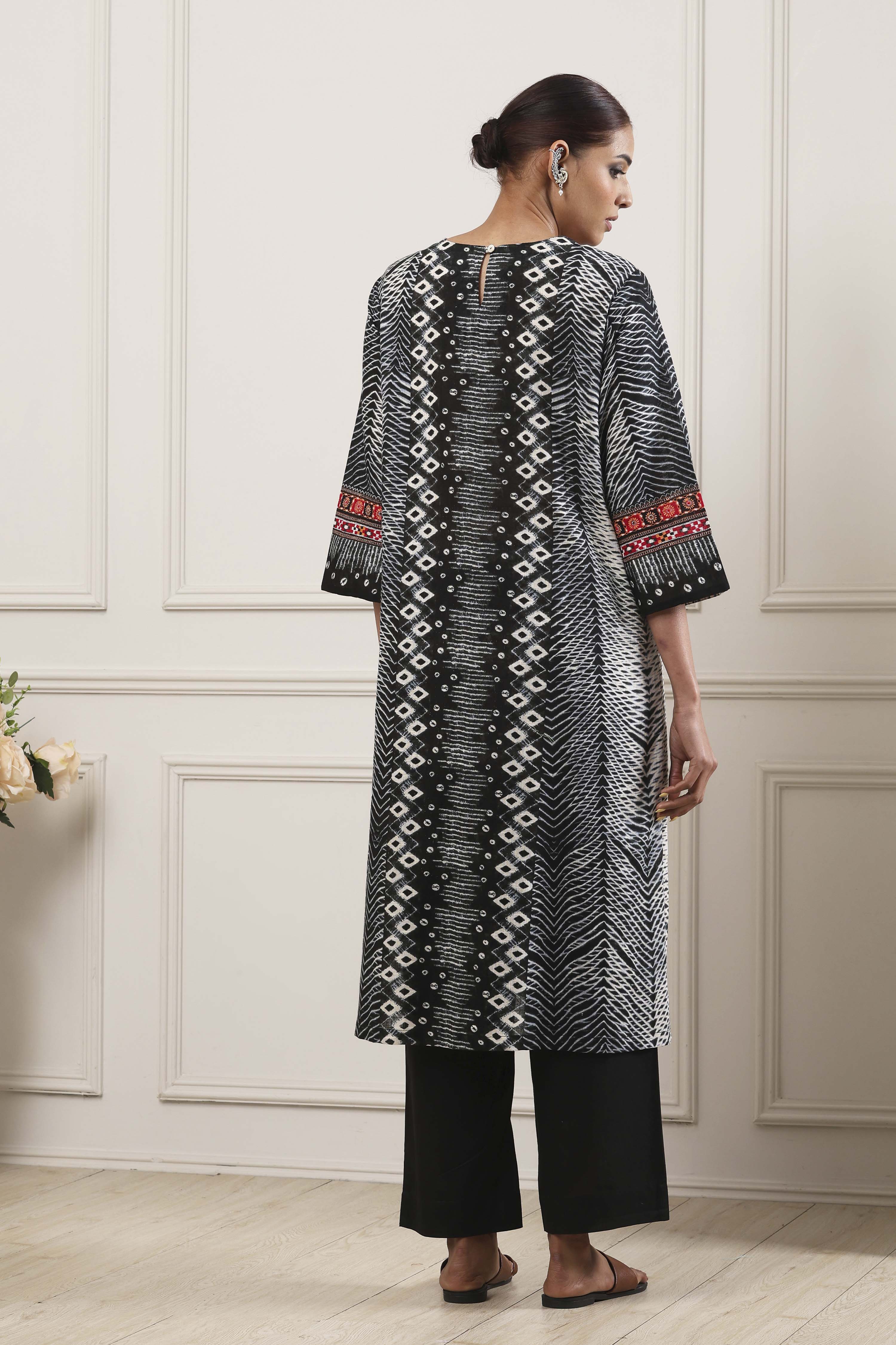 Black Cotton Printed Straight Suit Set image number 3