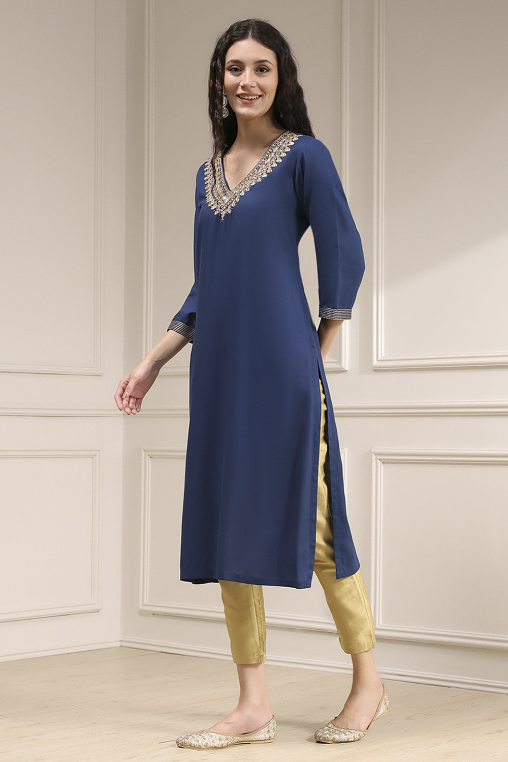 Blue Solid Straight Kurta image number 2