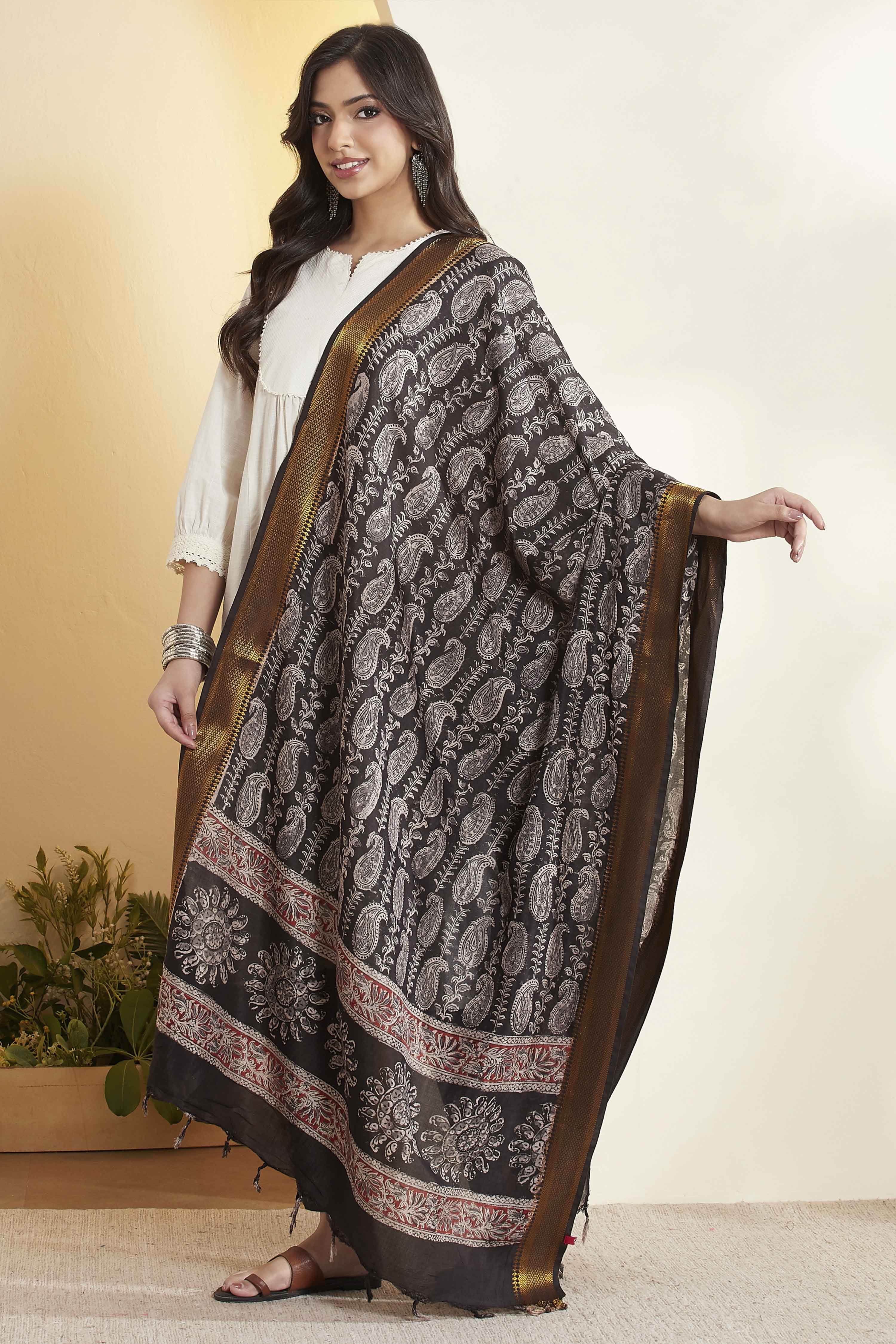 Black Chennur Silk Paisley Printed Dupatta image number 3