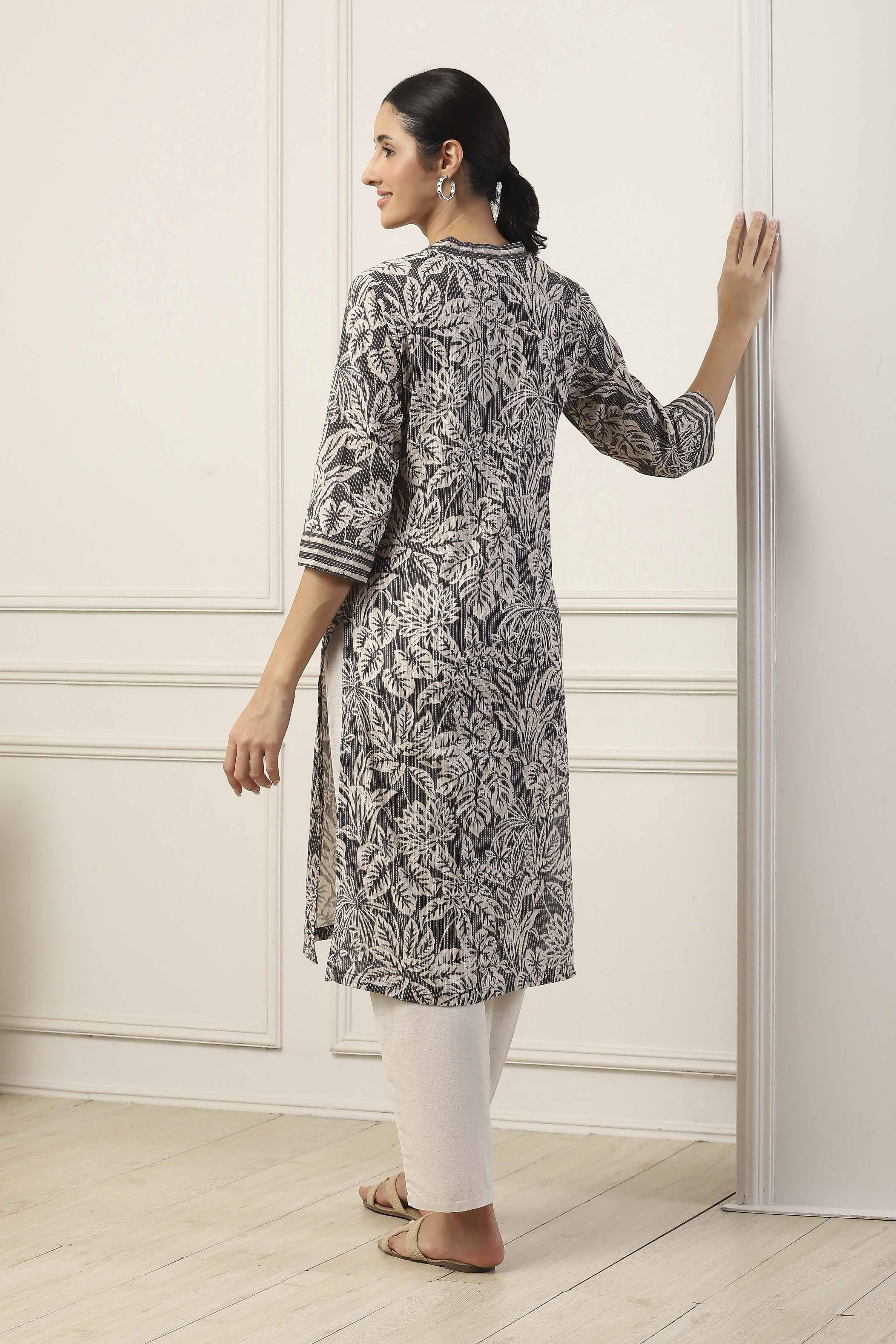 Grey & White Cotton Floral Printed Straight Kurta image number 3