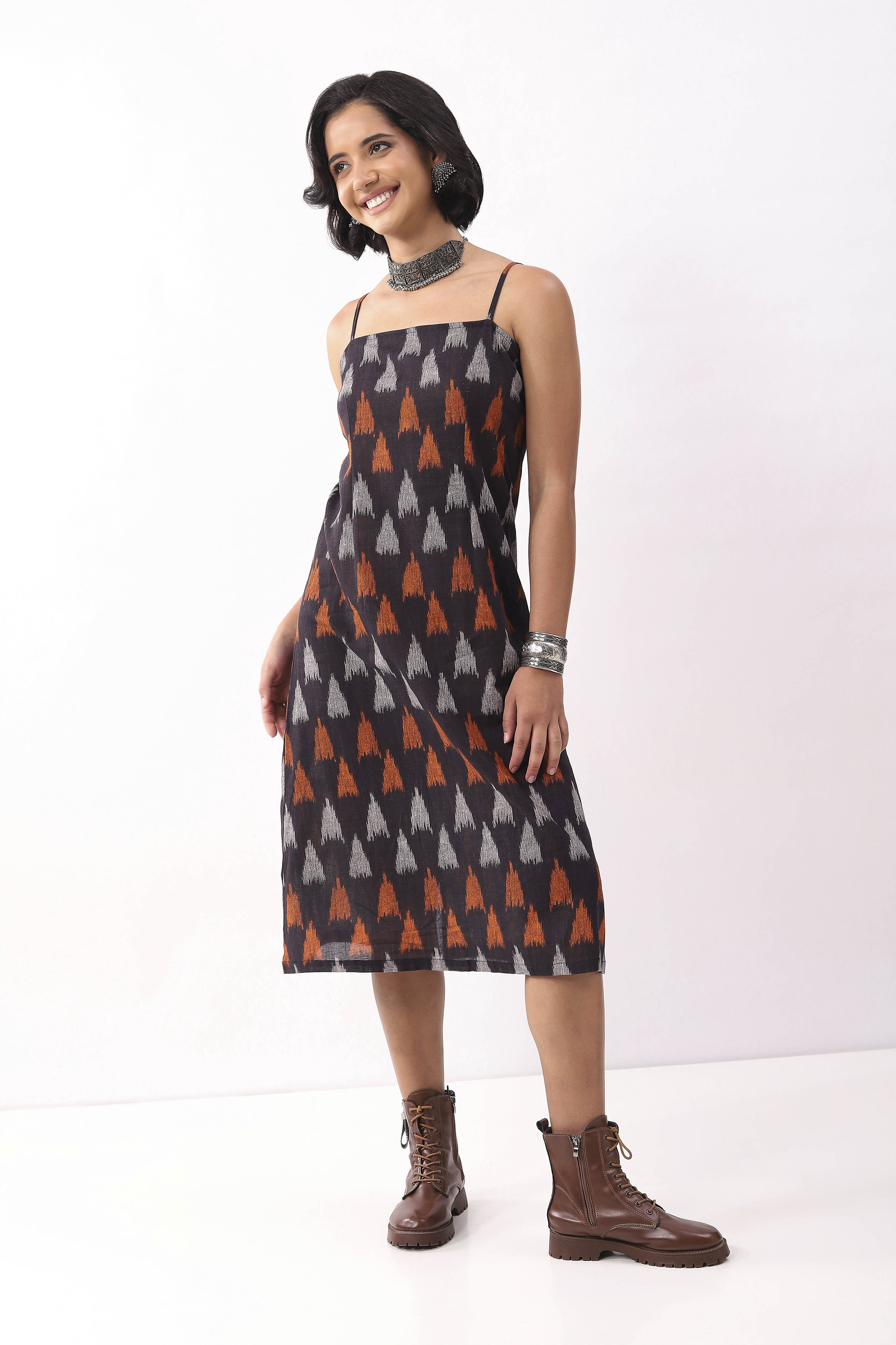 Black Cotton Abstract Strappy Midi Dress image number 6