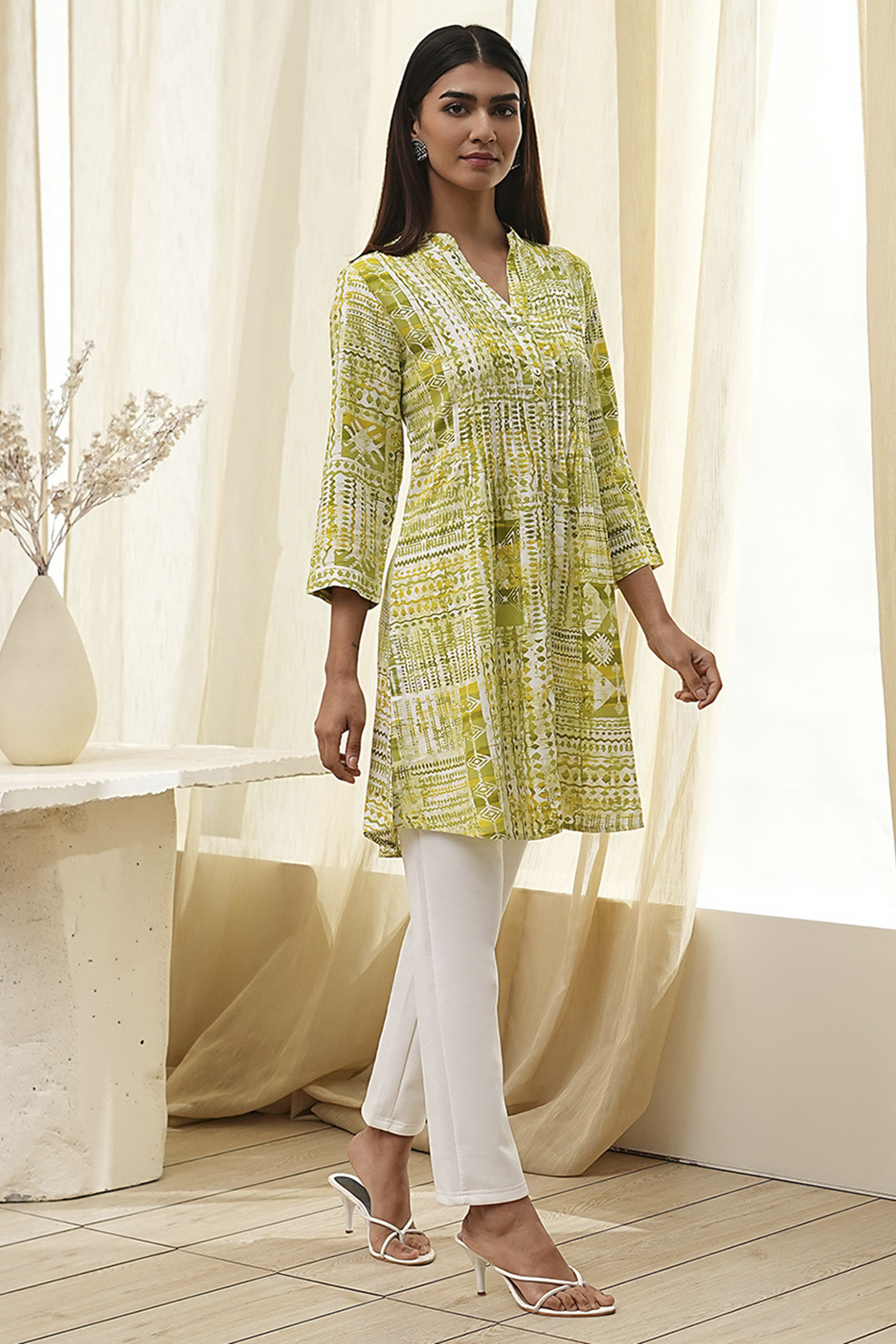 Lime Green Printed Straight Short Kurta image number 4