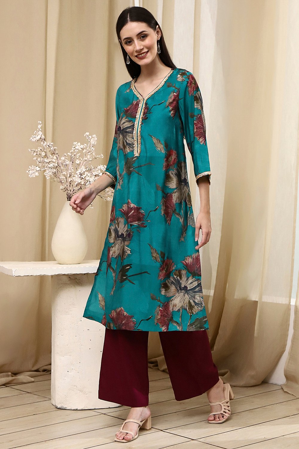 Blue Floral Printed Straight Kurta image number 2
