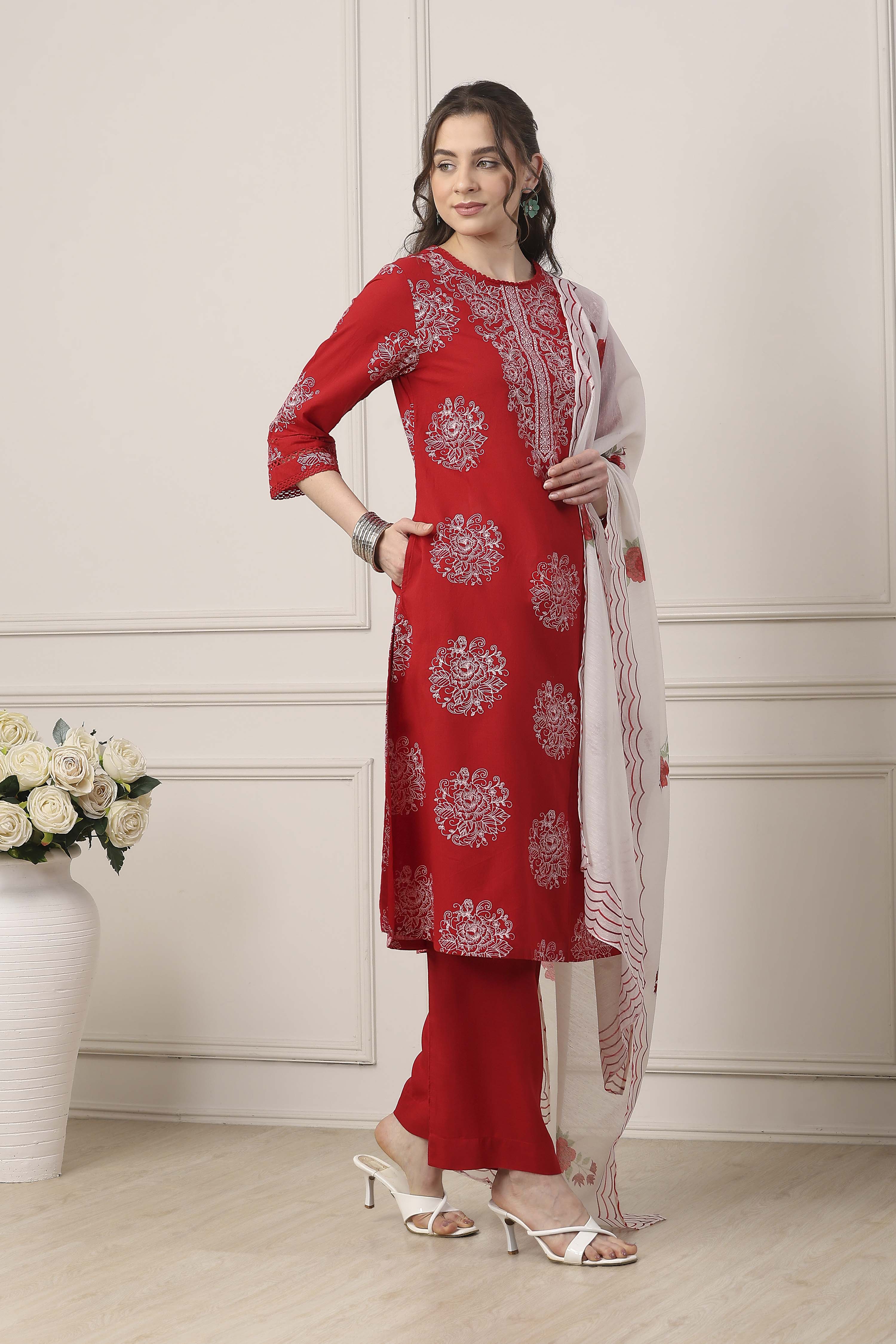Red Cotton Floral Motifs Straight Suit Set image number 5