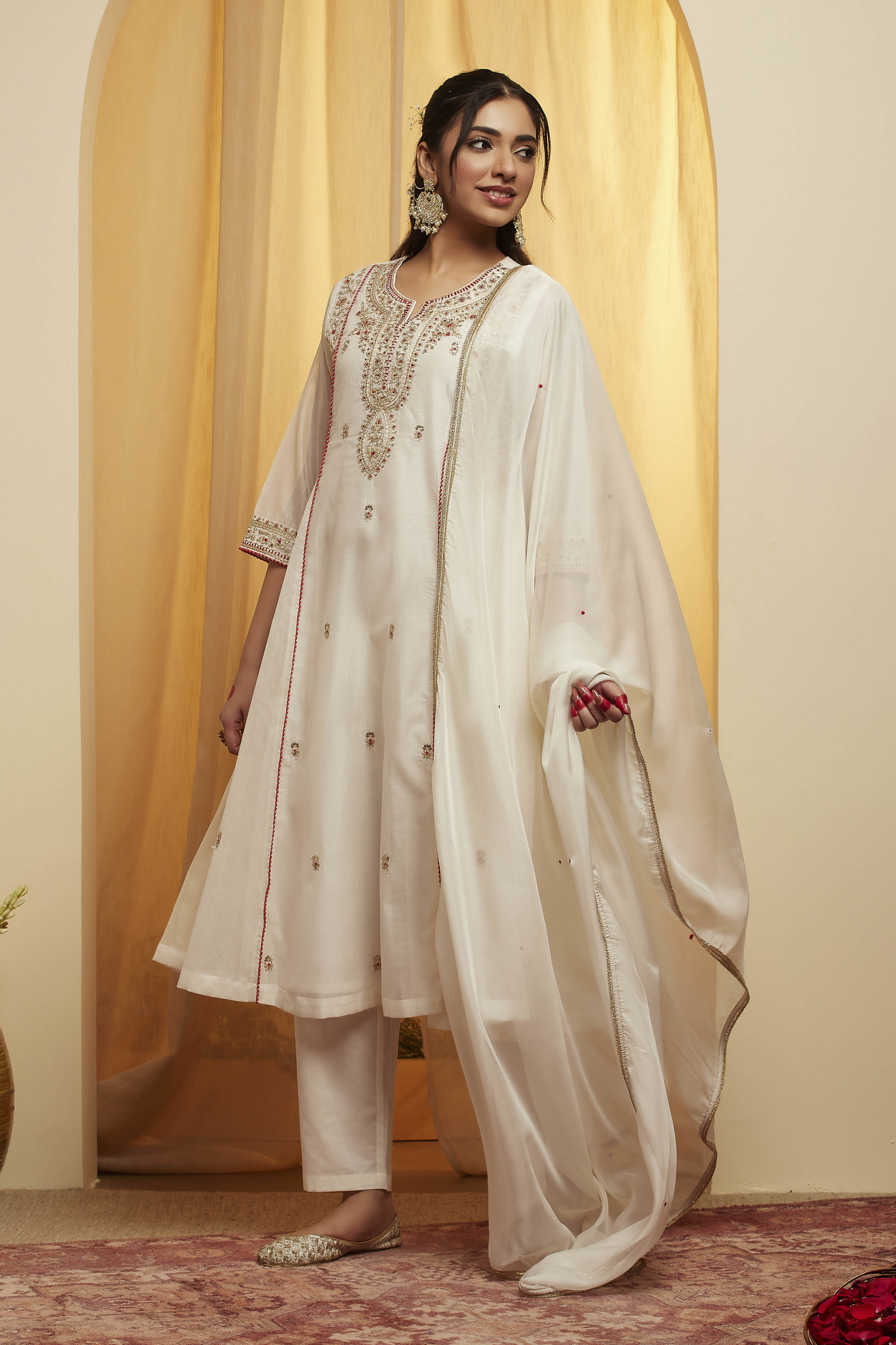 Off-White Embroidered Polyester Kurta Set image number 3