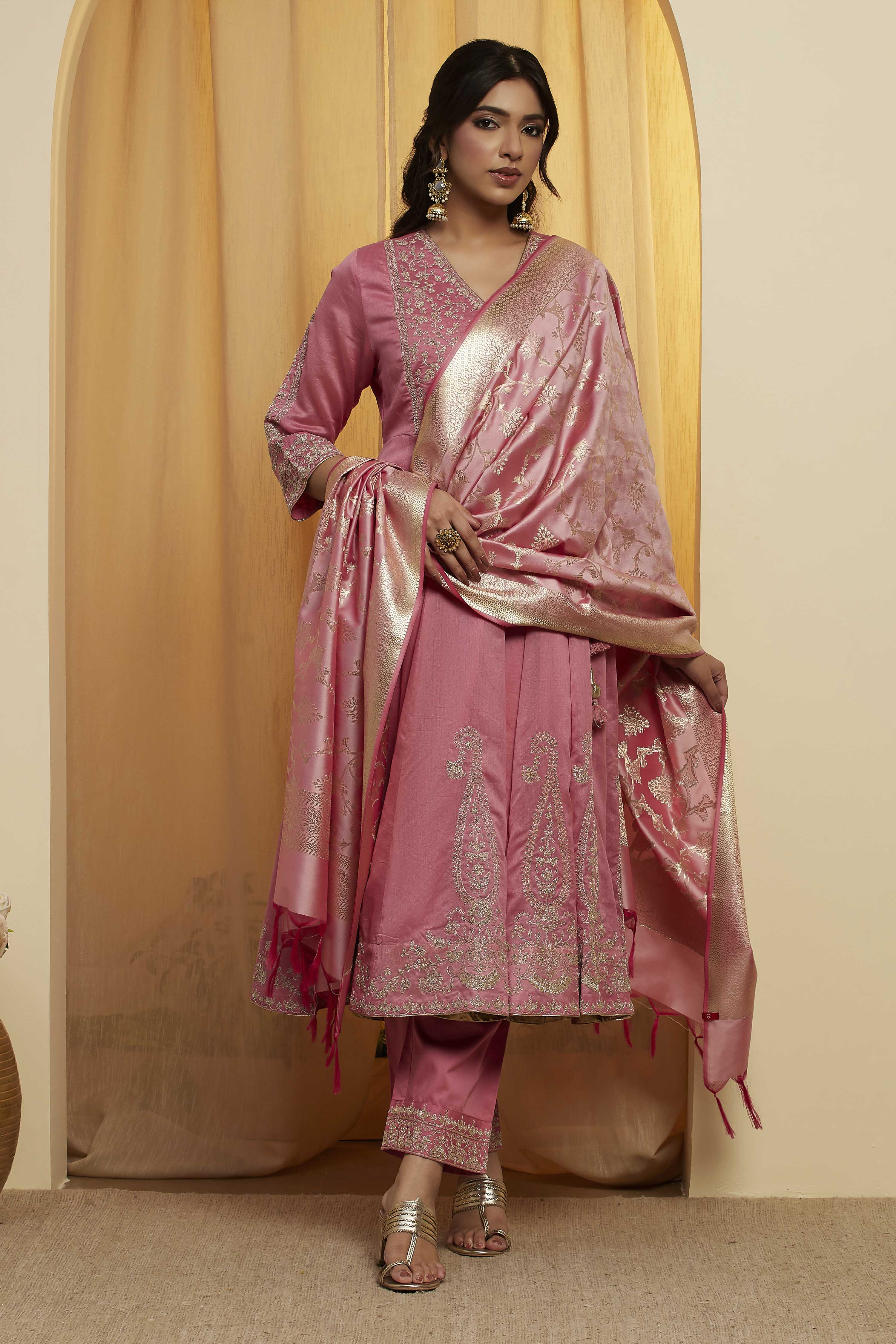 Pink Floral Design Kattan Silk Dupatta image number 4