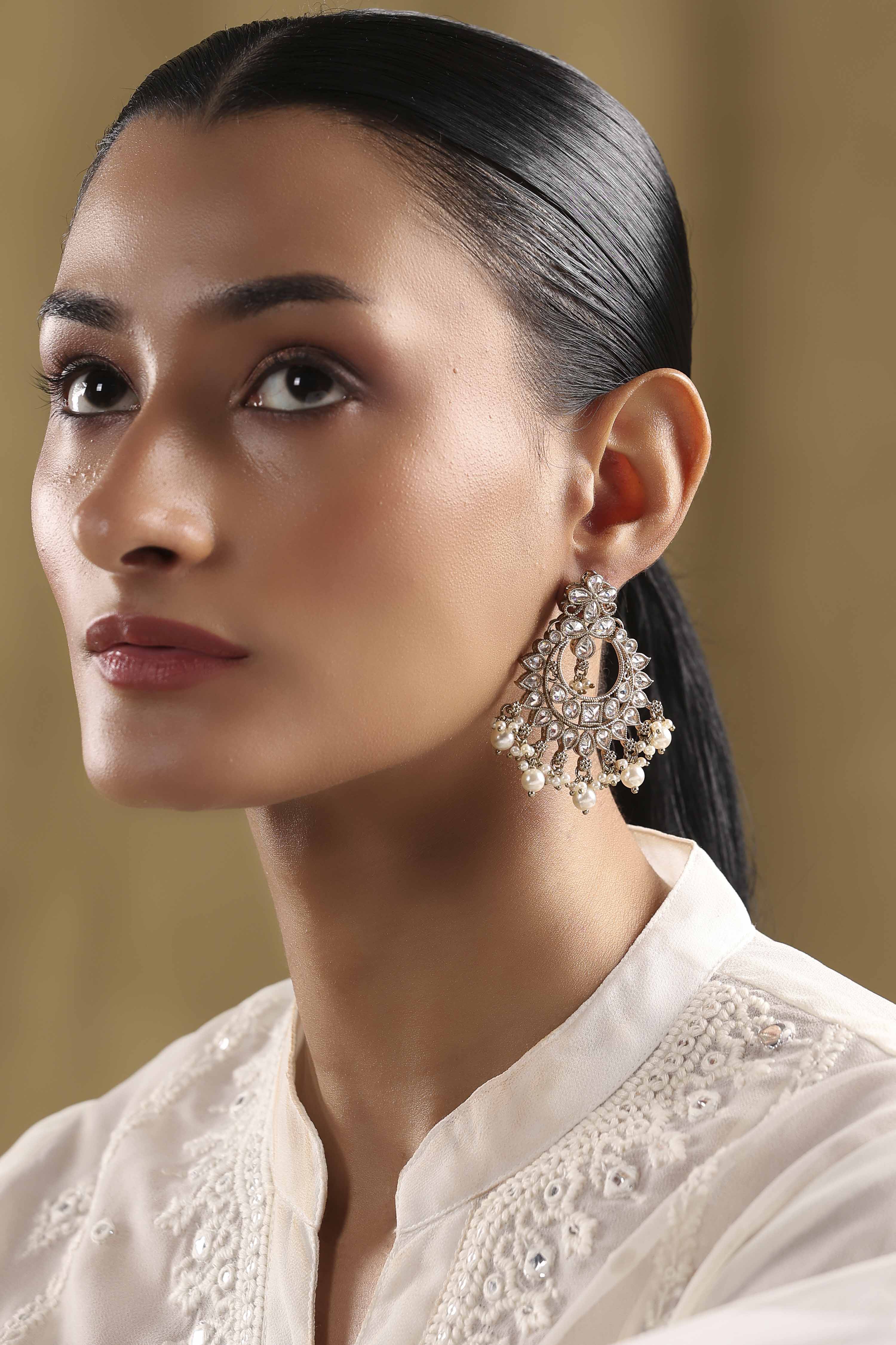 White Alloy Chaandbali image number 3