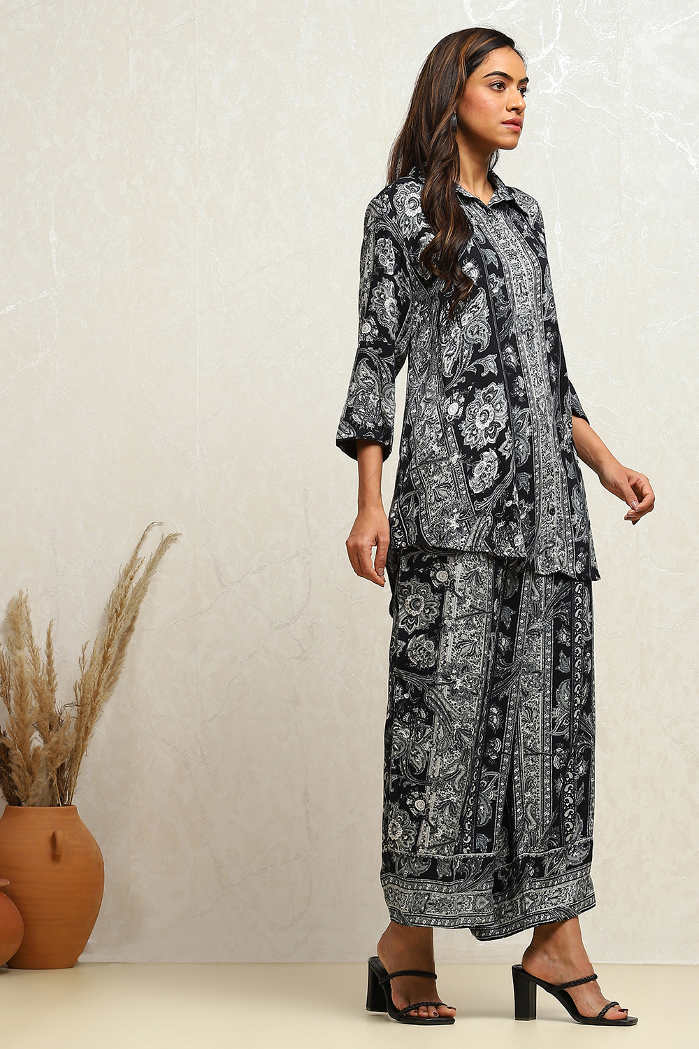 Black Viscose Rayon Straight Printed Kurta Pants Set image number 5