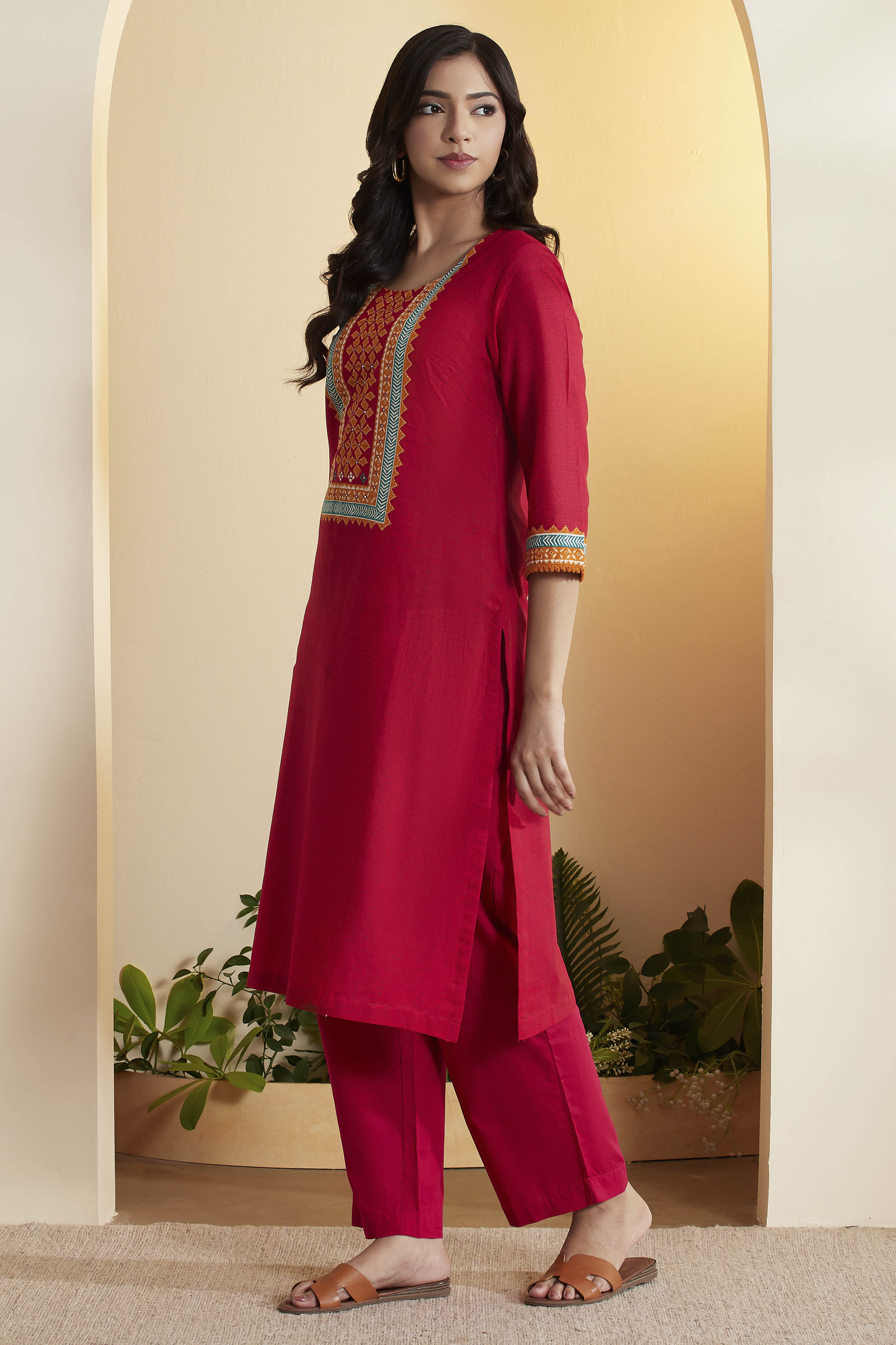 Red Cotton Yoke Printed Straight Kurta image number 2