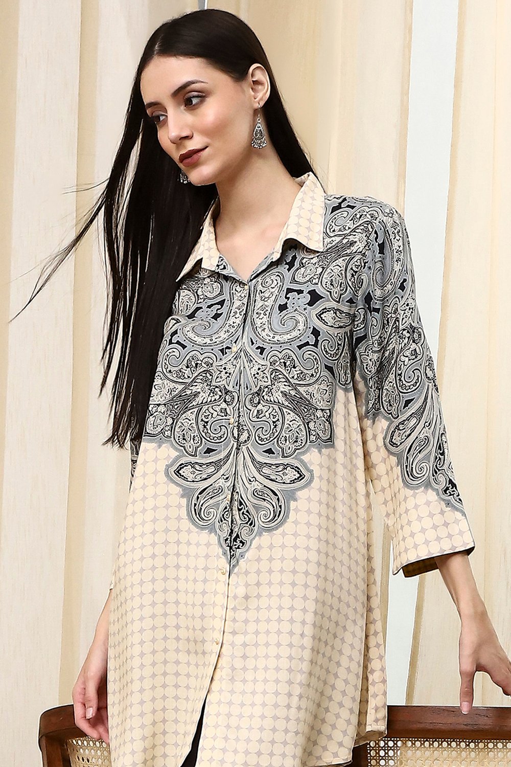 Black Printed Shirt-Style Straight Short Kurta image number 6