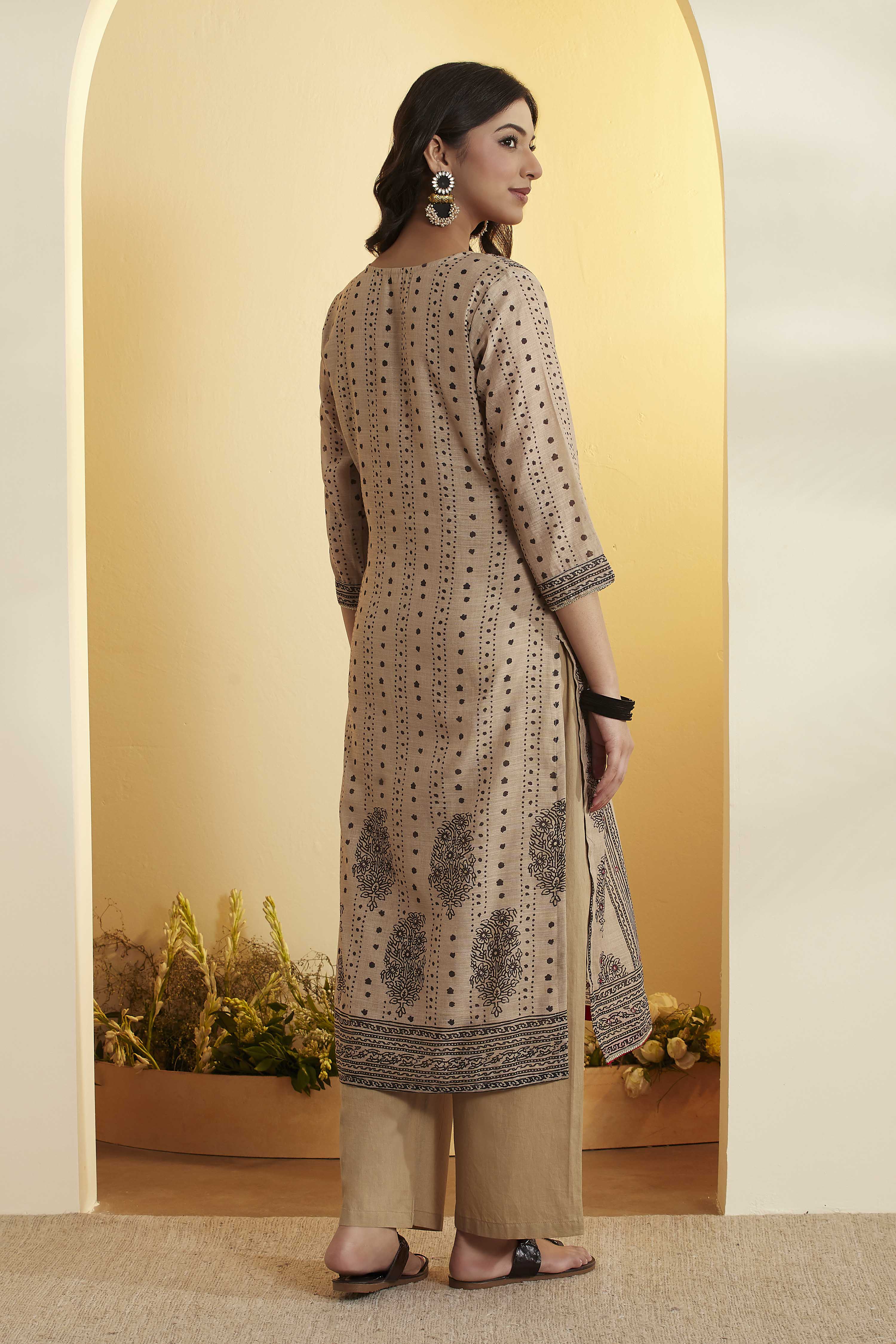 Beige Floral Motifs Poly Linen Kurta Set image number 5